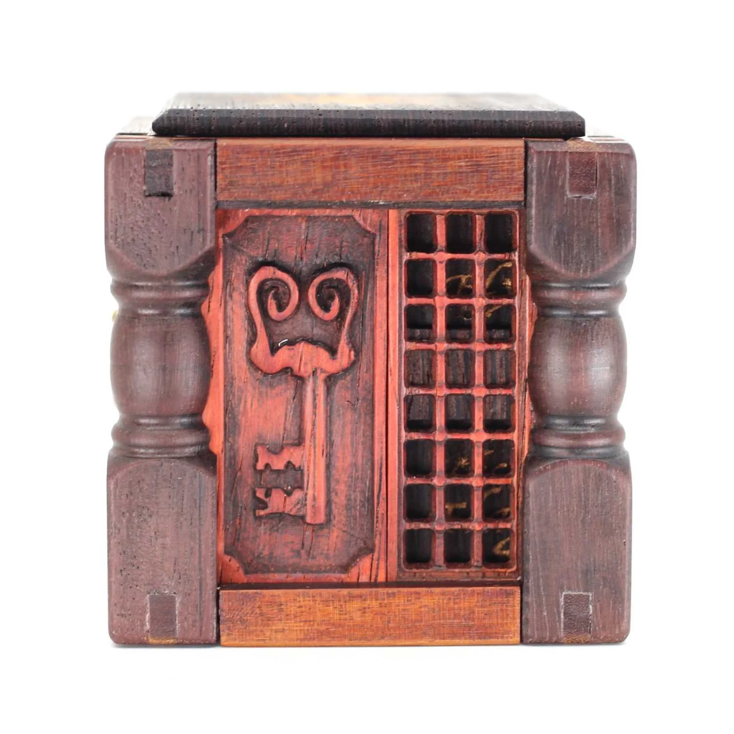 Smuggler's Hold puzzle box by Jesse Born