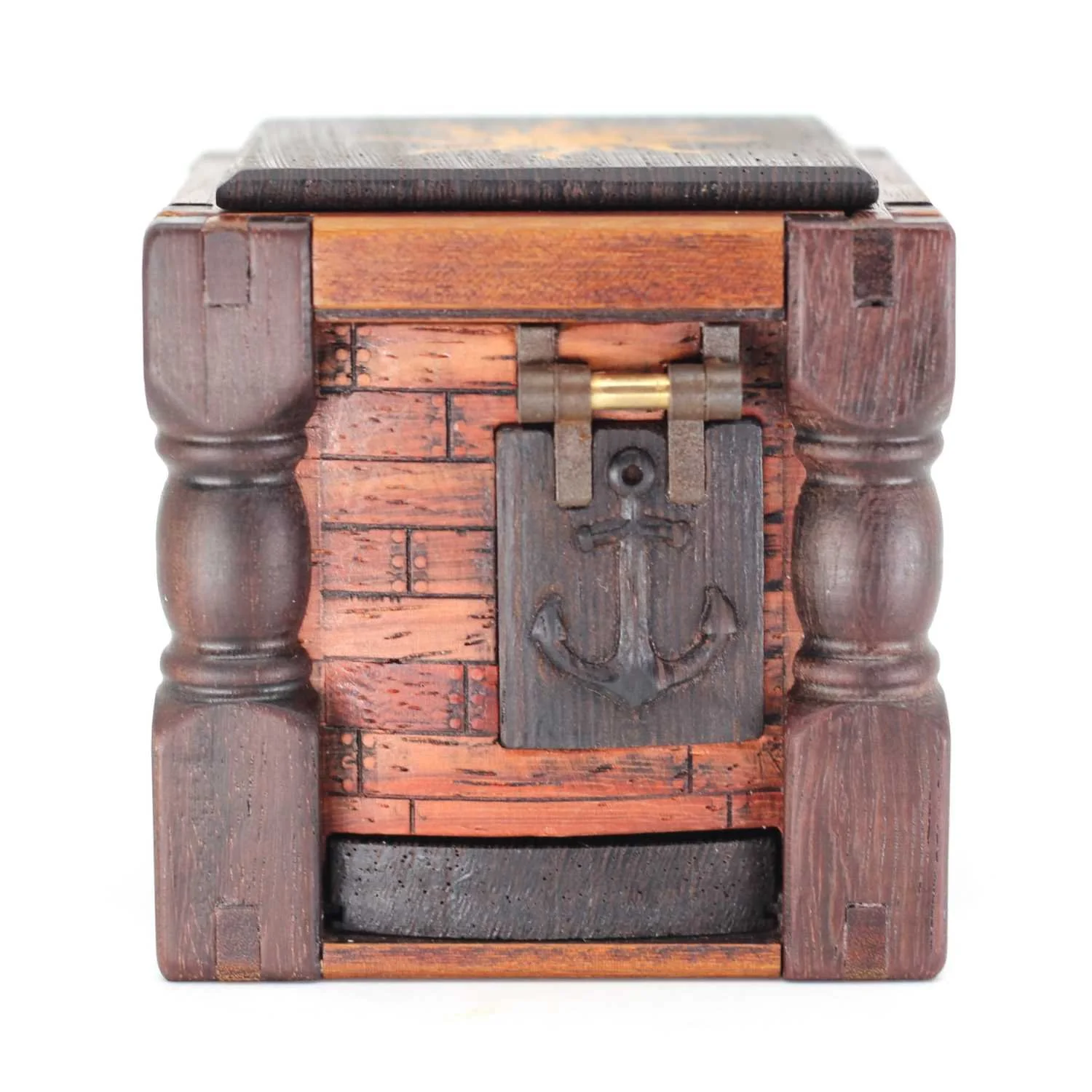 Smuggler's Hold puzzle box by Jesse Born