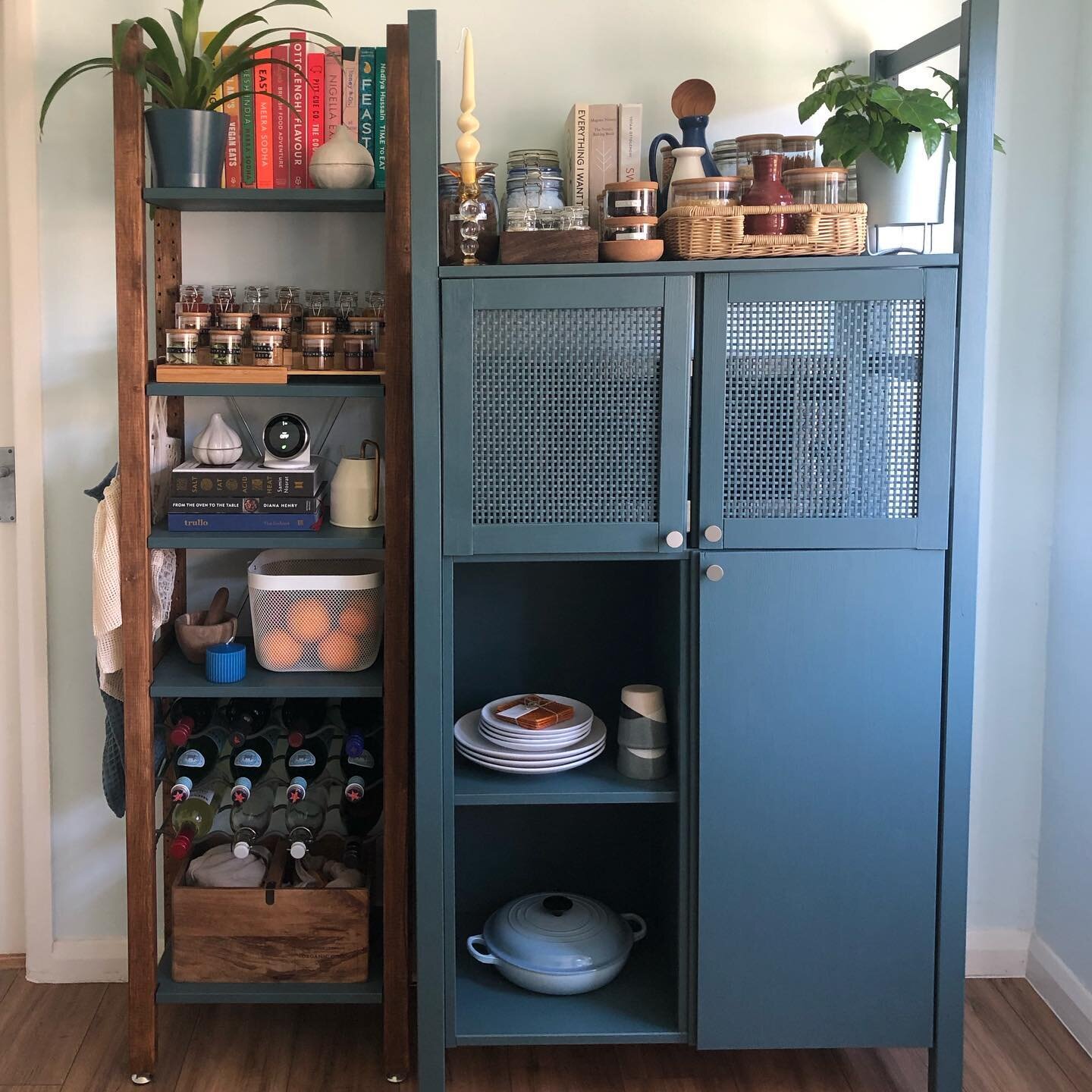 Just realised I haven&rsquo;t actually posted a proper full shot of the pantry! Well here she is - I must say it&rsquo;s great visually but also super useful to have all the things I use to hand instead of rummaging through cupboards! 

I&rsquo;ve al