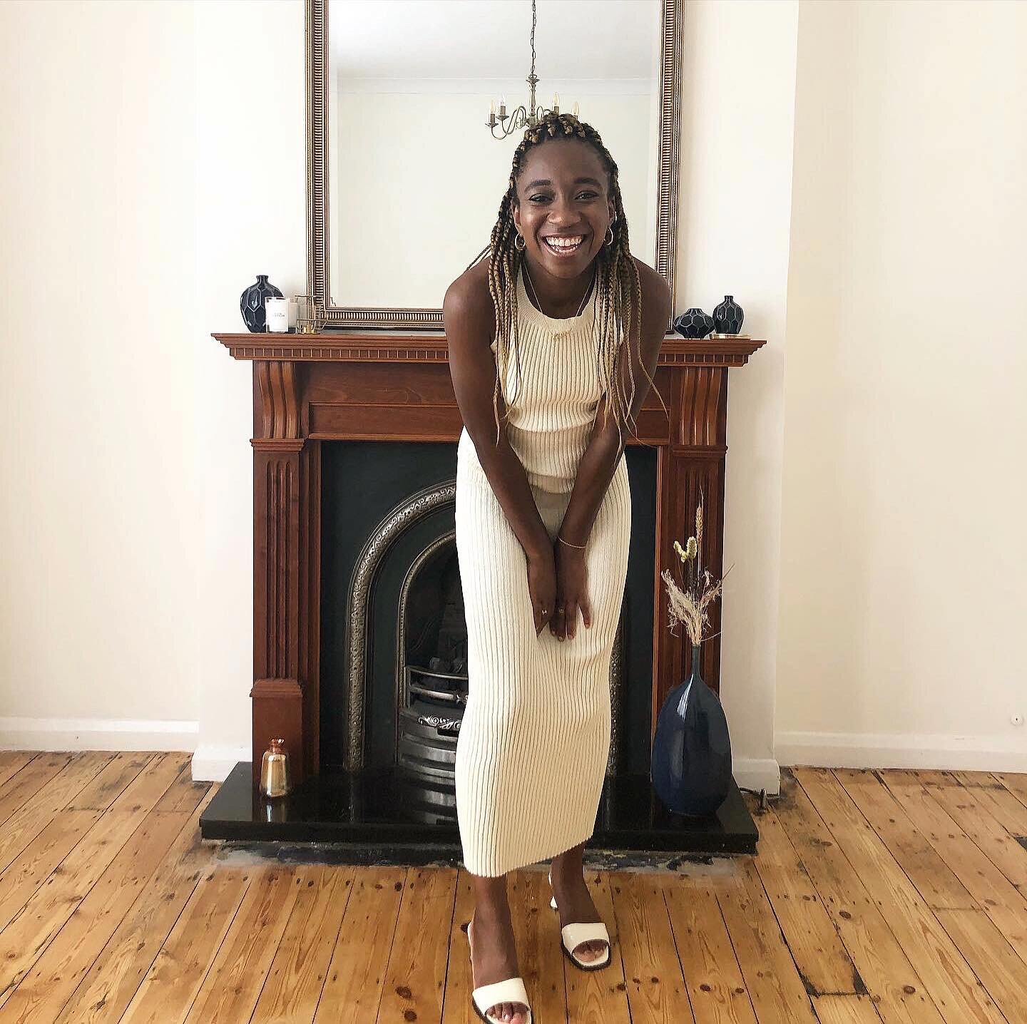 Just realised I haven&rsquo;t posted a grid post in a while so here&rsquo;s one to say hi 👋🏾 things are happening slowly but surely - solo decorating is hard but rewarding! 

Cannot believe I painted this entire room myself (in Lockdown 1.0) 😭 tha