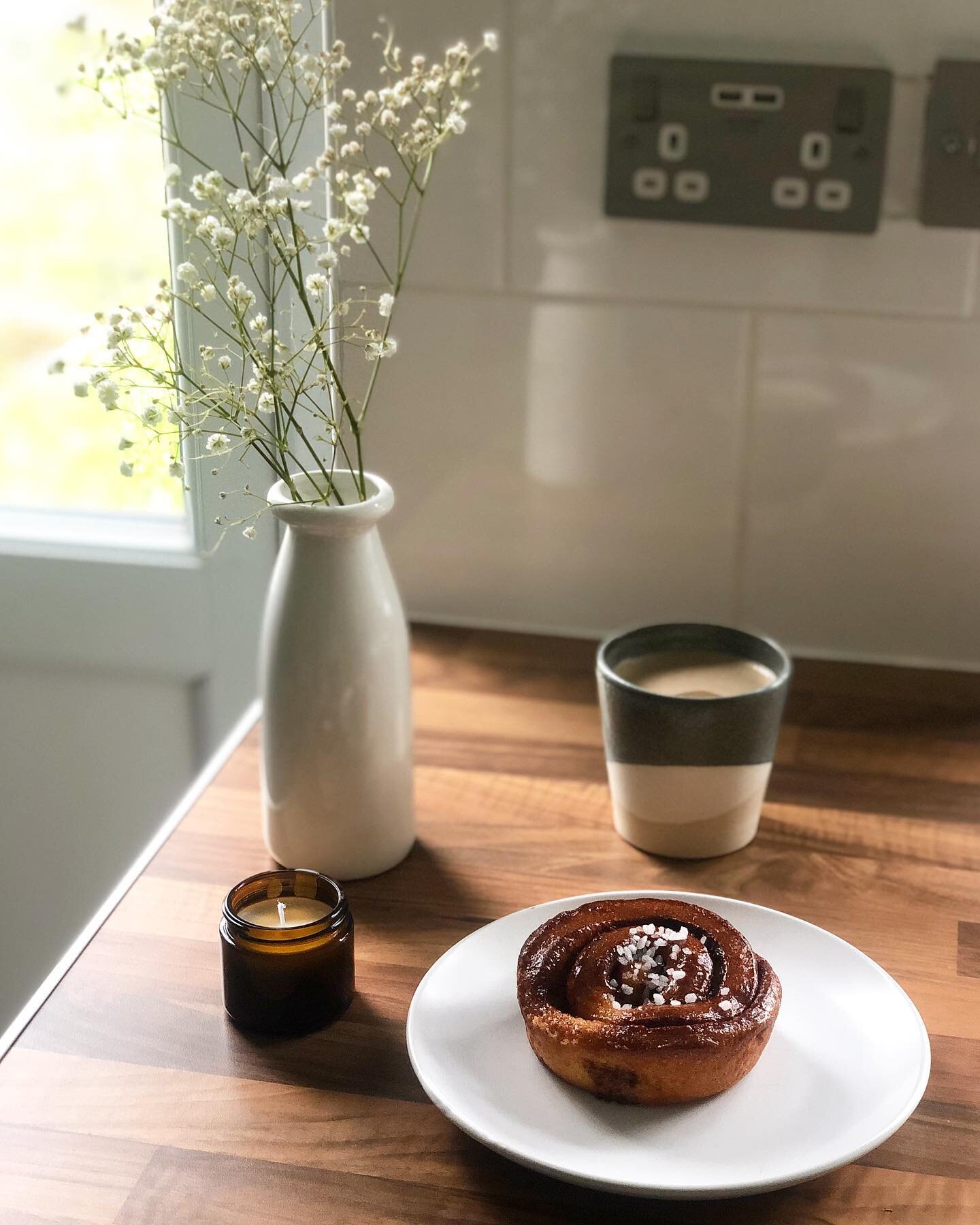Weekend breakfast vibes

Been a long yet short week if that makes sense? Not sure where the week has gone but also the lack of daylight is driving me nuts! Anyway the best thing about the weekend is being able to have a slow breakfast! 

Wishing you 