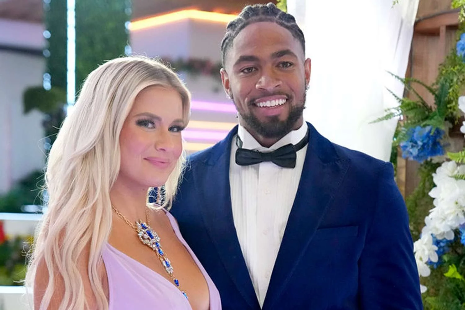 deb-chubb-jesse-bray-love-island-111622-1-9b220252e1bc4e98bae84ea96131226f.jpg