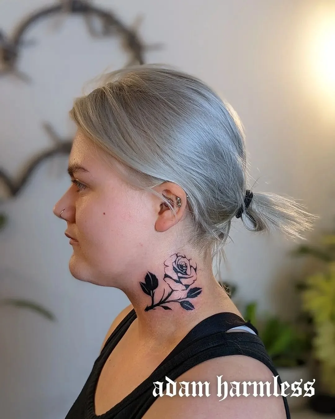 Made this ROSE for Naisse the other evening! Such an honour to be able to do a tattoo in such a prominent place! I would love to do more pieces like this :)⁠
.⁠
Eco-conscious and Vegan tattooing 🌱💚⁠
Based at @harmlesstattoo⁠
For enquiries, please e