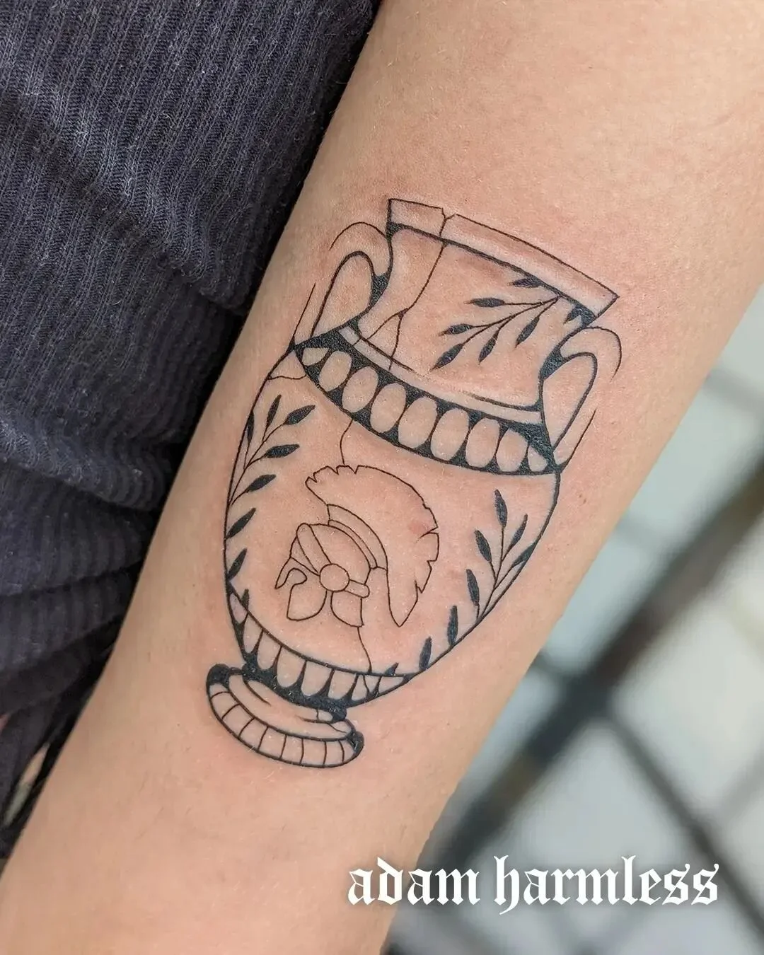 A little amphora made for Amber recently. Thanks so much for this one :)
.
Eco-conscious and Vegan tattooing 🌱💚
Based at @harmlesstattoo
For enquiries, please email hello@adam-willett.com or visit www.adam-willett.com