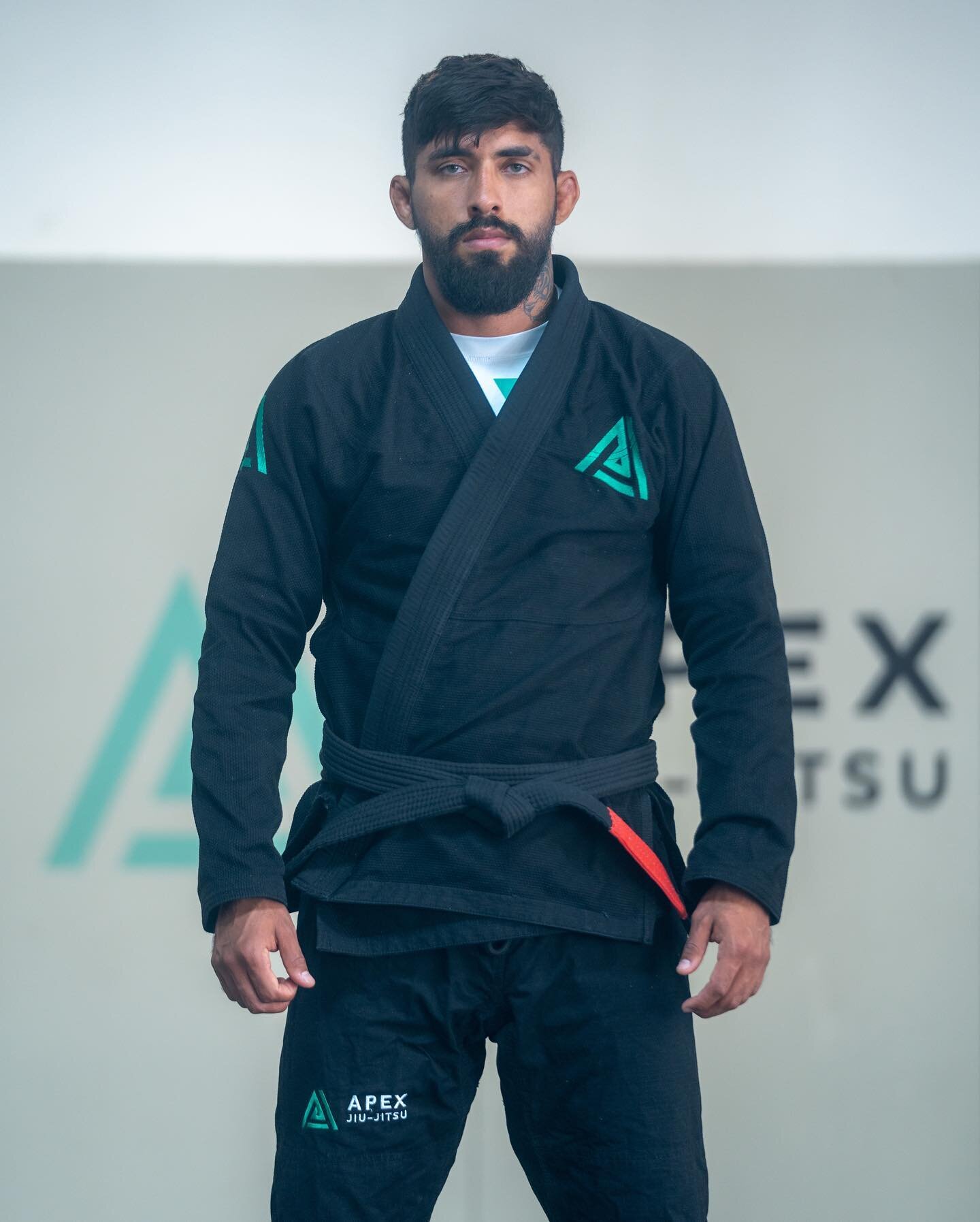Apex Gis now available. DM to reserve yours!

📷 @zohaibmughal 

#apexjiujitsu #bjj #brazilianjiujitsu #apexbjj #london