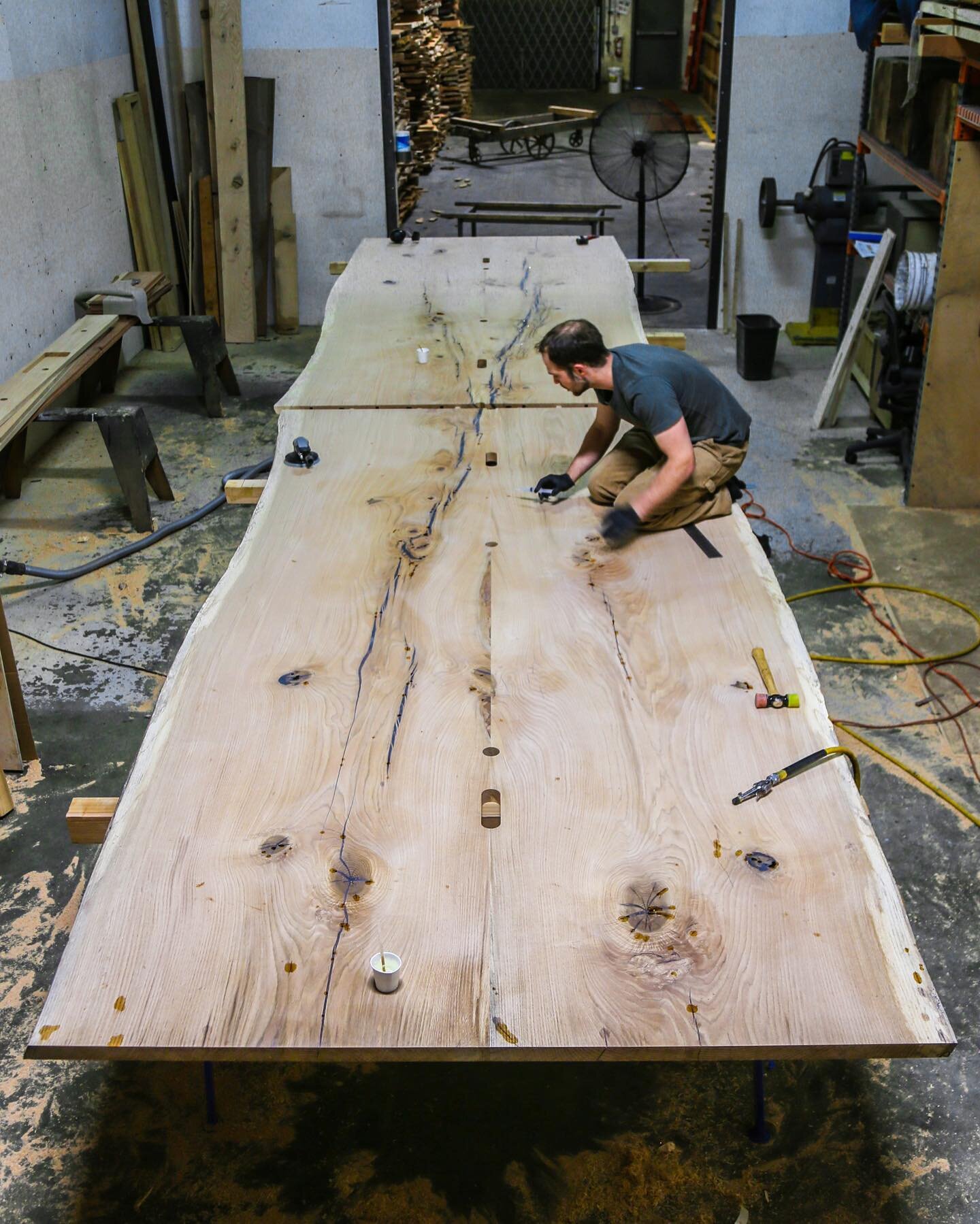 Nick has been diligently working on this new 25ft conference table in reclaimed Oak, and his attention to detail is remarkable. 🏆
We salvaged this tree back in 2016 from a historic site in Sumner, WA - This heritage Oak grew to be one of the largest