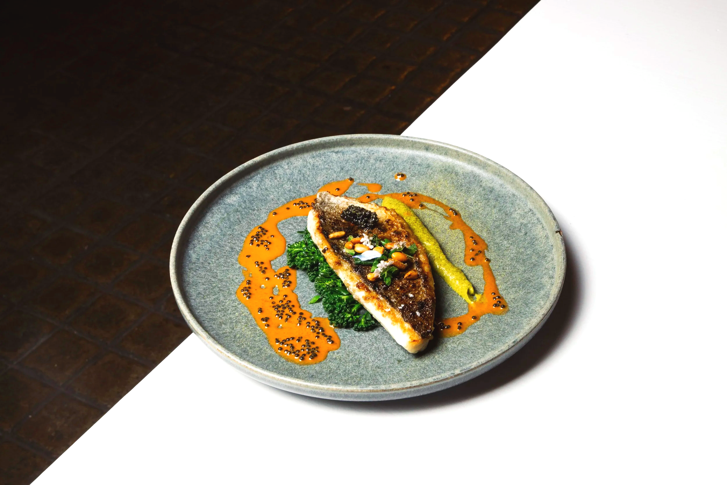 DOURADA+BISQUE+E+CAVIAR+PESTO+DE+BROCOLOS+PINHAO+DE+ALCACER+%286%29.png