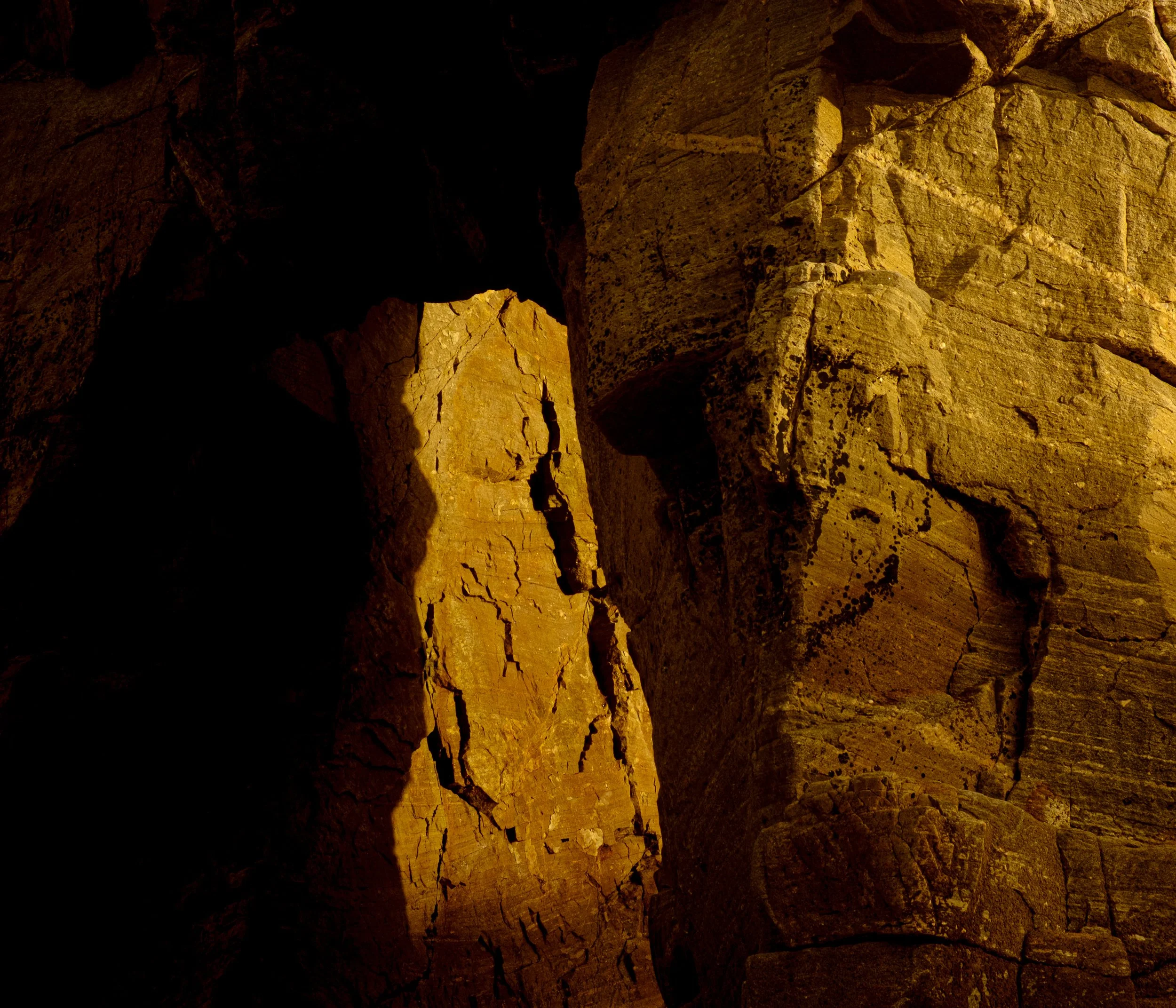 Known and Unknown Places - CUT WEB Color + Grain - 29.08.2026-13.jpg