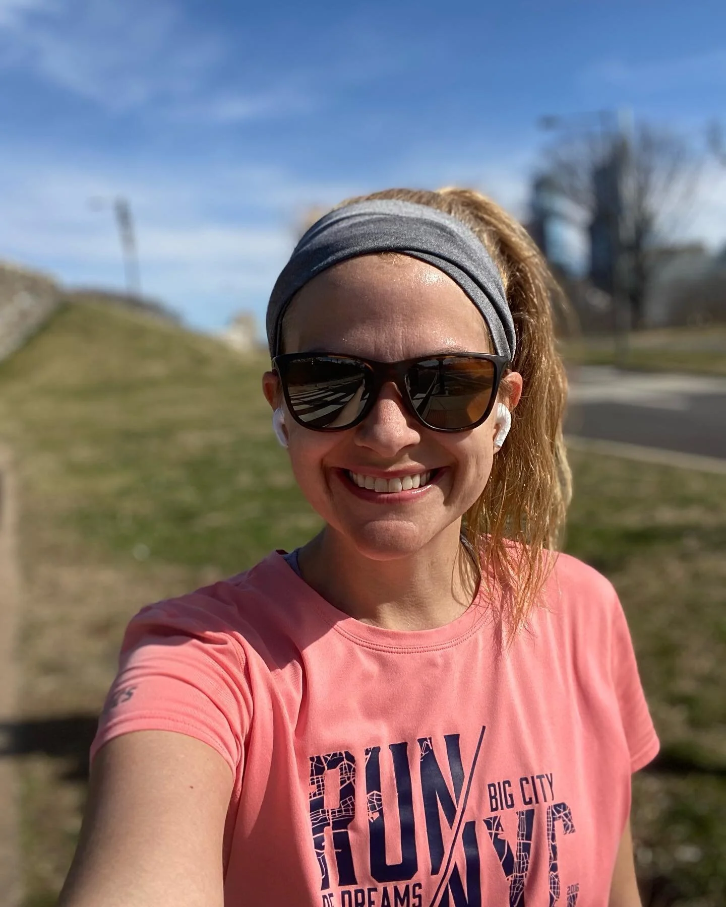 🔁3x 2 mile repeats 🔁

Today&rsquo;s goal-
1 mile warm up
2@ 8:00 min/ mile
1 ez
2@ 8:00 min/ mile
1 ez
2@ 8:00 min/ mile
1 mile cool down 
Really happy w the results- it was very challenging but I did it ➡️💗

🔁Mile repeats help prepare your body 
