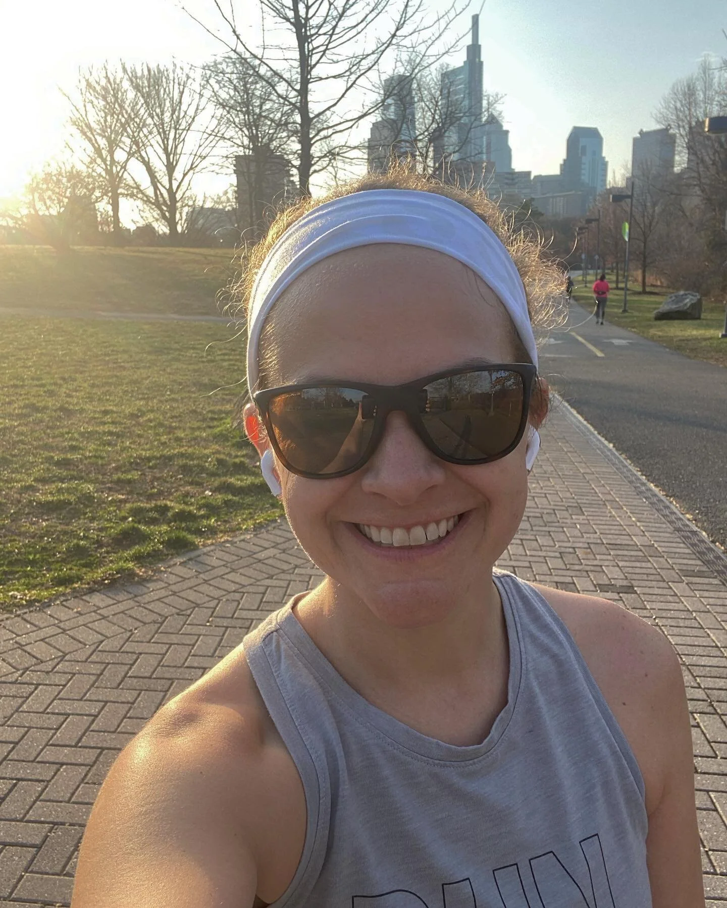 Rushed out the door this morning to squeeze 5 sunrise miles.

Shame on me- I didn&rsquo;t eat anything before and It def impacted my run
❌Heavy legs
❌Hangry 
❌Unmotivated 

What&rsquo;s your go to pre run snack/ meal!? ⬇️⬇️⬇️
For me it&rsquo;s waffle