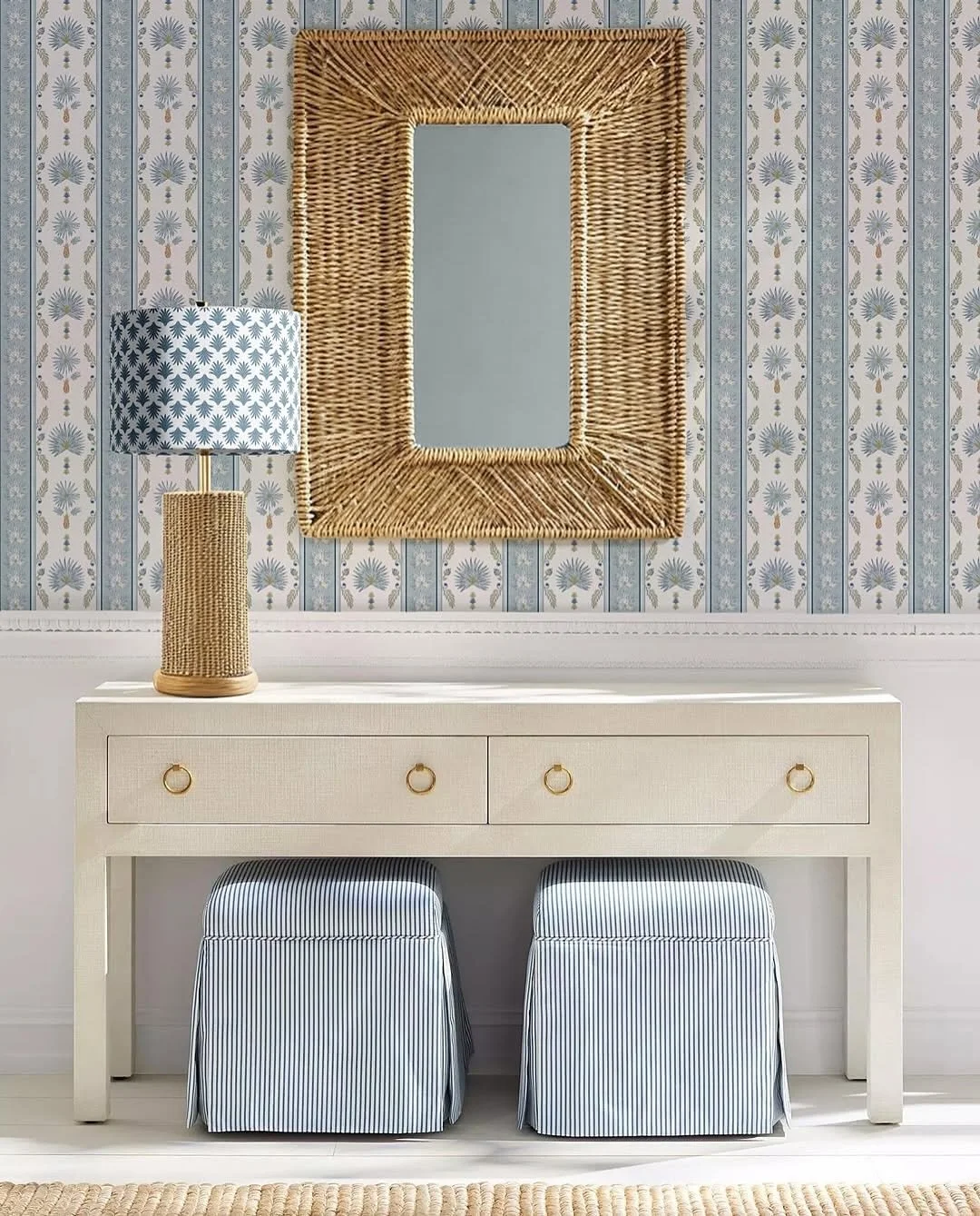 Serenoa Stripe is making an entrance ✨ Swipe to see the beautiful hand-painted details on this paper, it will make a statement in your home!
#wallpaperlove #wallpaperstripe #palmettostripe #coastalhomedecor #sourhernlivinghome #southernstyle #charle