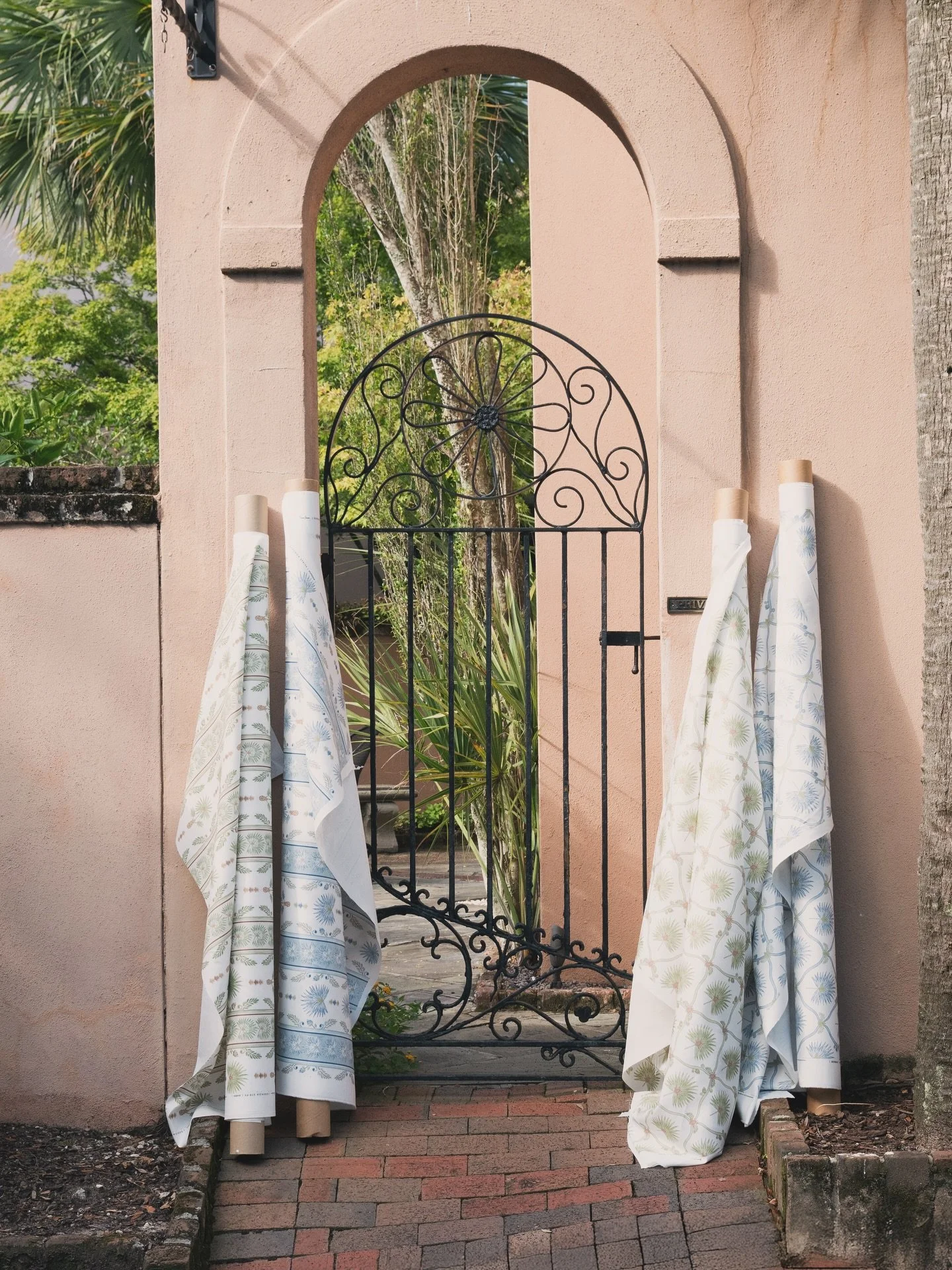 Bespoke textiles sustainably printed and delivered to your door ✨ Explore our full collection via our website and order samples to see them IRL.

#bespoketextiles #designerfabrics #charlestonfabrics #charlestonhomedesign #homefabrics