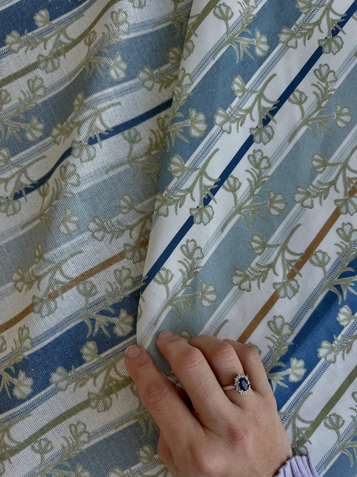 Designer friends + home d&eacute;cor lovers &mdash; can we talk about fabric grounds for a second? 

Both of these grounds are linen/cotton blends with almost the exact same composition &mdash; but the base tone and hand completely shift the personal