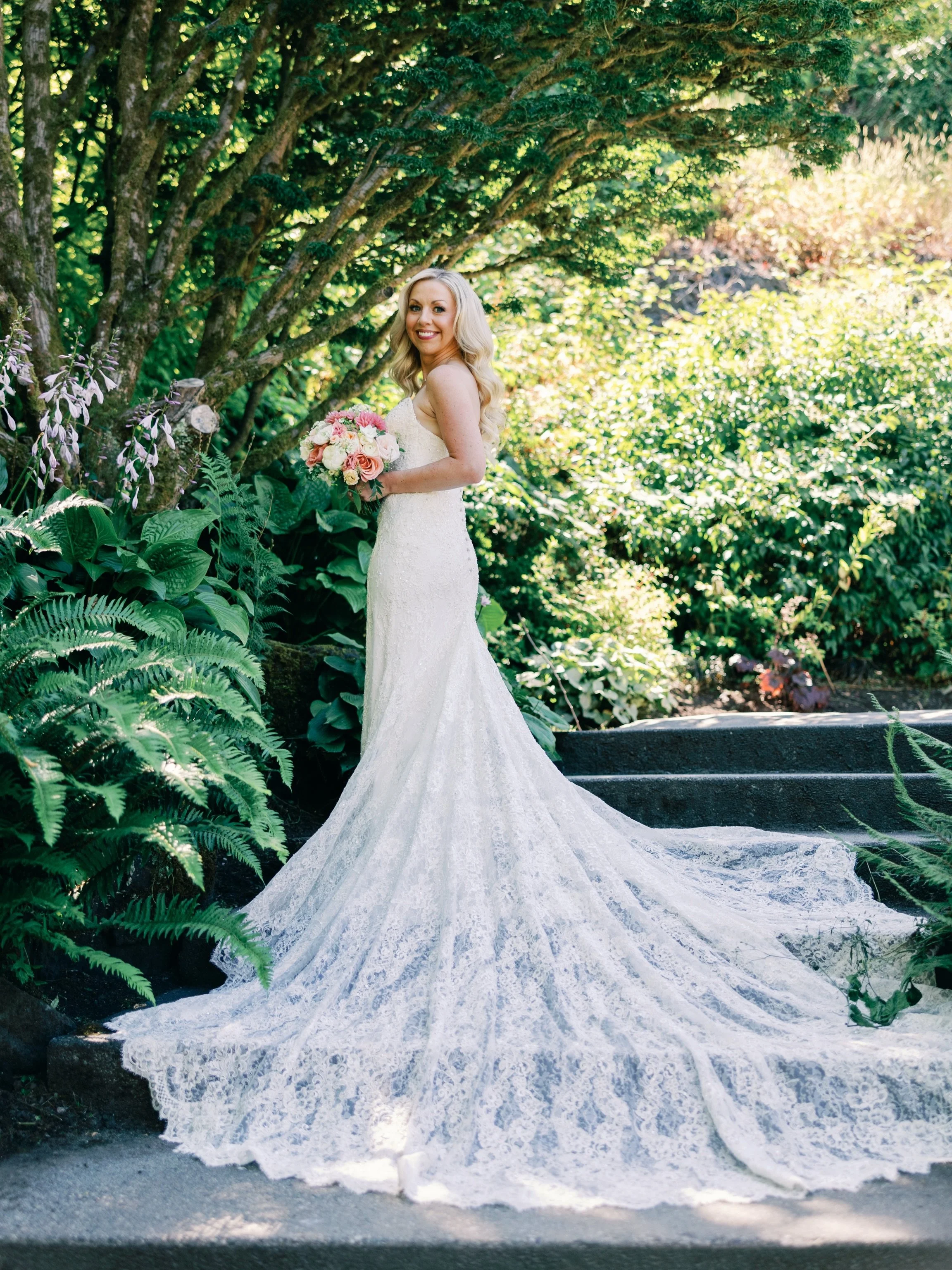 Helen 💐 

deminphotography.com

#vancouverweddingphotography  #vancouverweddingphotographer #weddingphotography #wedding #bride