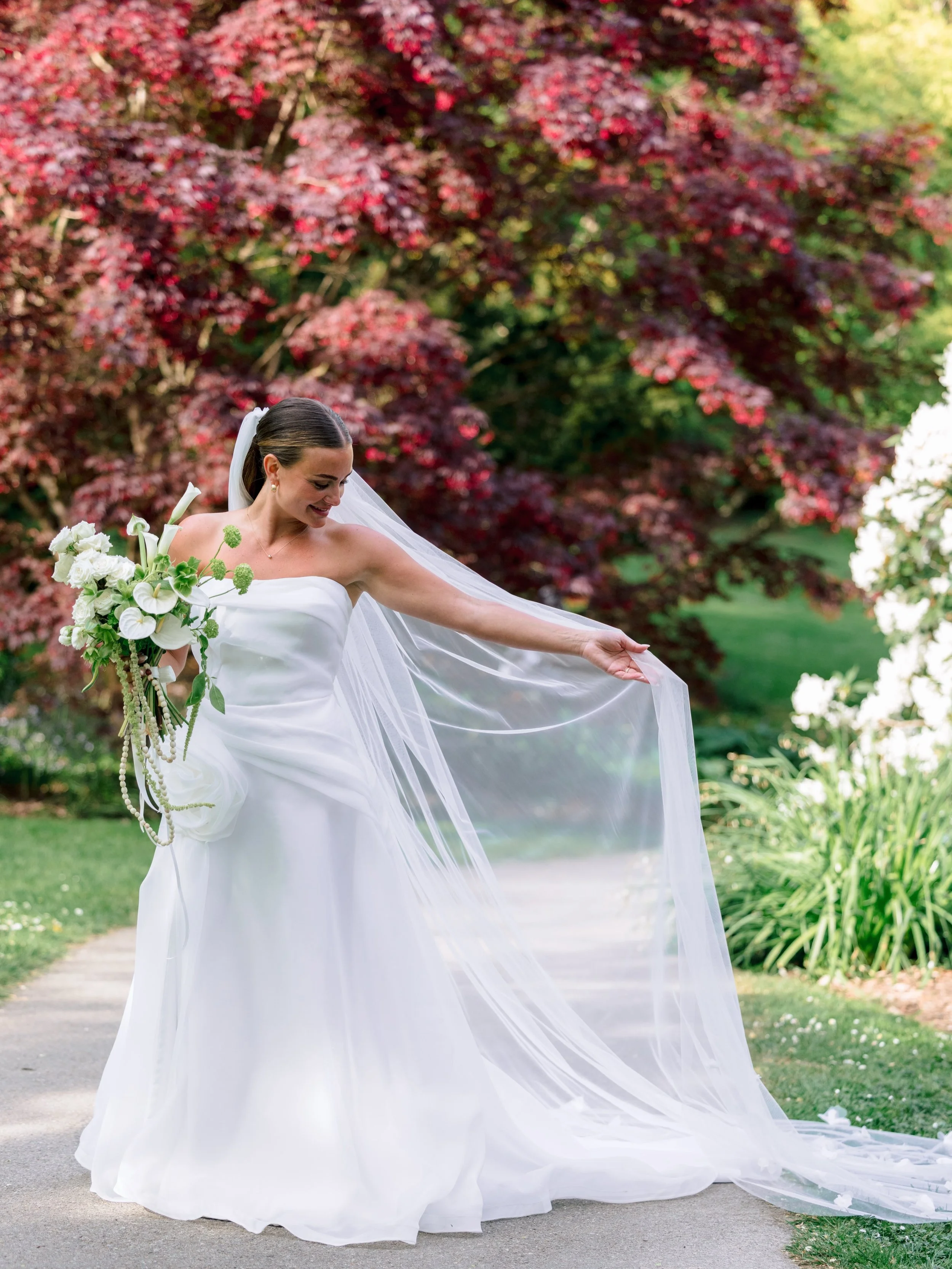 Carleigh and her wedding dress 💐 

deminphotography.com

#vancouverweddingphotography  #vancouverweddingphotographer #weddingphotography #wedding #bride