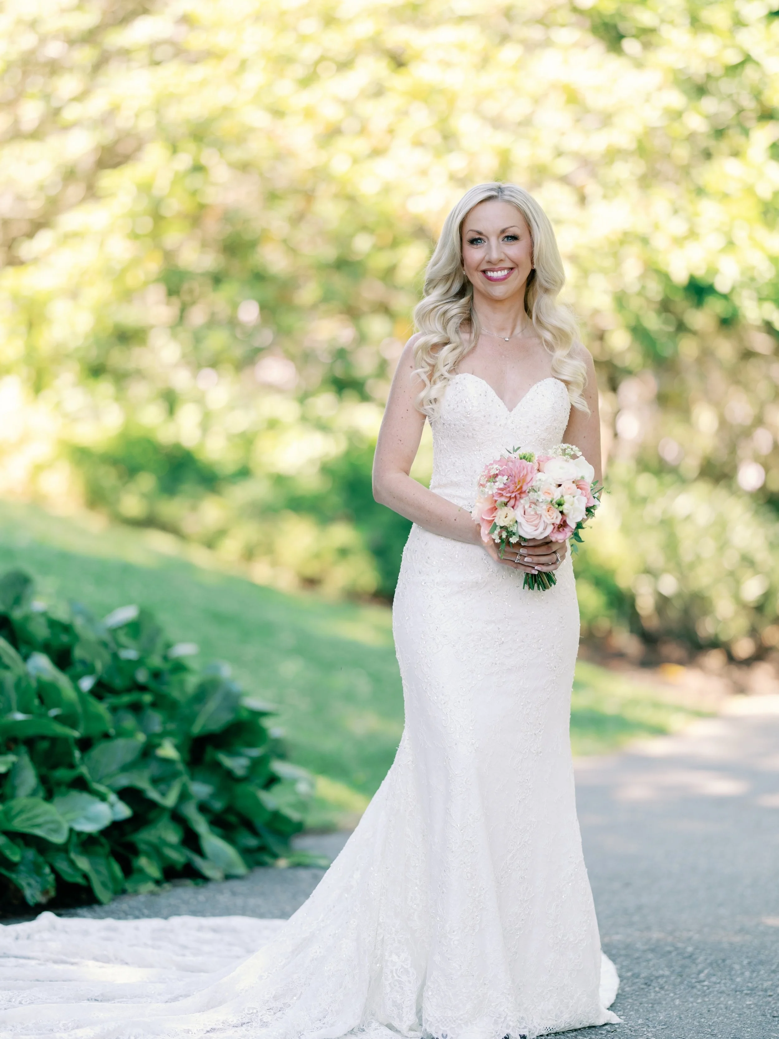 Helen and her 💐 

deminphotography.com

#vancouverweddingphotography  #vancouverweddingphotographer #weddingphotography #wedding #bride