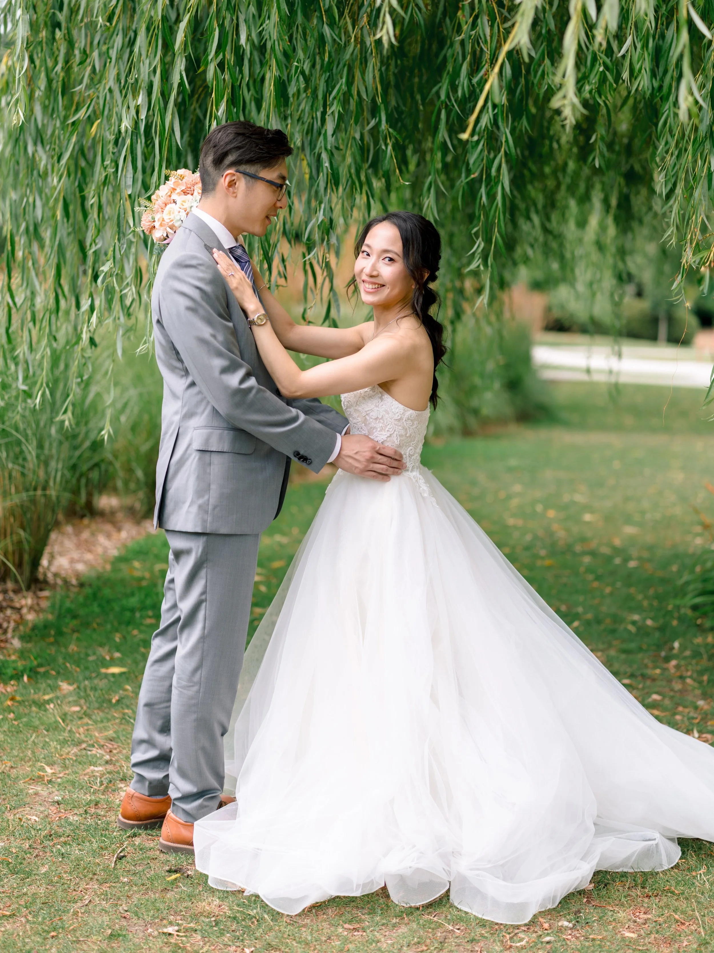 K + A 💕  and I got lucky with the perfect weather for this outdoor photoshoot 

deminphotography.com

#vancouverweddingphotography  #vancouverweddingphotographer #weddingphotography #wedding #bride