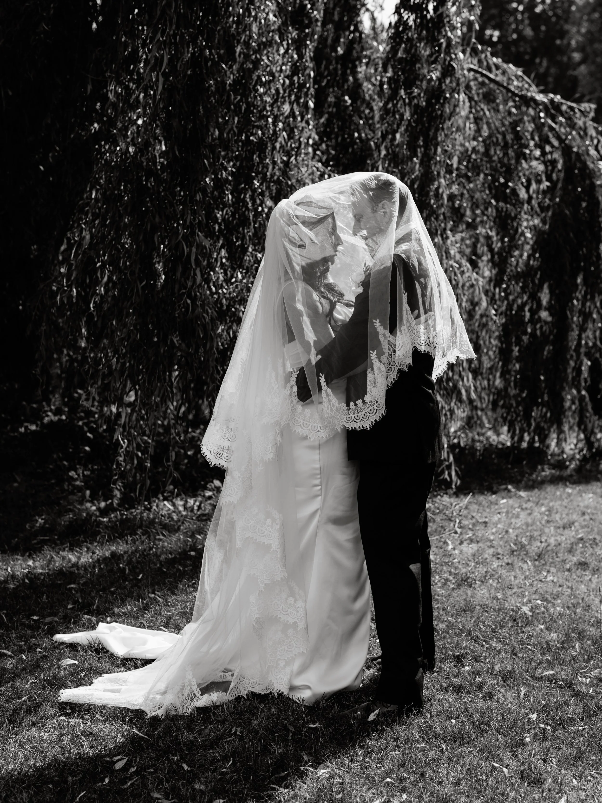 T +B  black and white moments 

deminphotography.com

#vancouverweddingphotography  #vancouverweddingphotographer #weddingphotography #wedding #bride