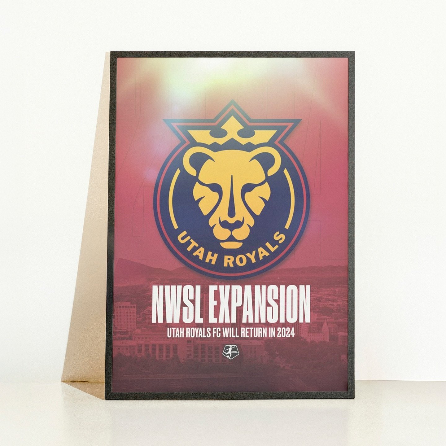 Our crest design for the Utah Royals⚽️ swipe to see the VERY FIRST sketch 👀 So cool to see how things evolved.
&bull;
#branddesign #brandingstudio #grpahicdesign #clientwork #nwsl #smallbusiness