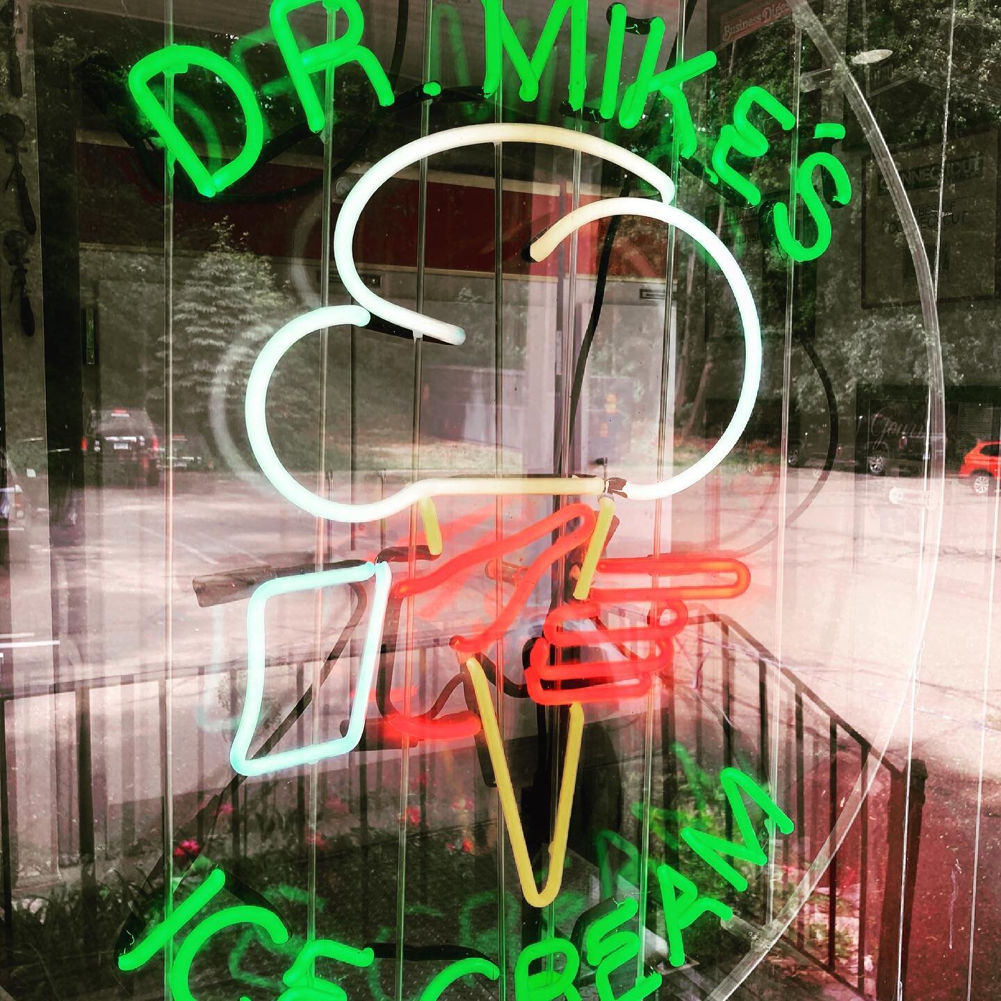 EXCITING NEWS!! DR. MIKE&rsquo;S WILL BE CLOSED TODAY DUE TO RENOVATIONS 🛠 WE ARE INSTALLING NEW FREEZERS AND A TAKE OUT WINDOW😁STAY TUNED FOR UPDATES BUT HOPING TO REOPEN TOMORROW. #renovationproject #renovation #walkupwindowservice #takeoutfood #