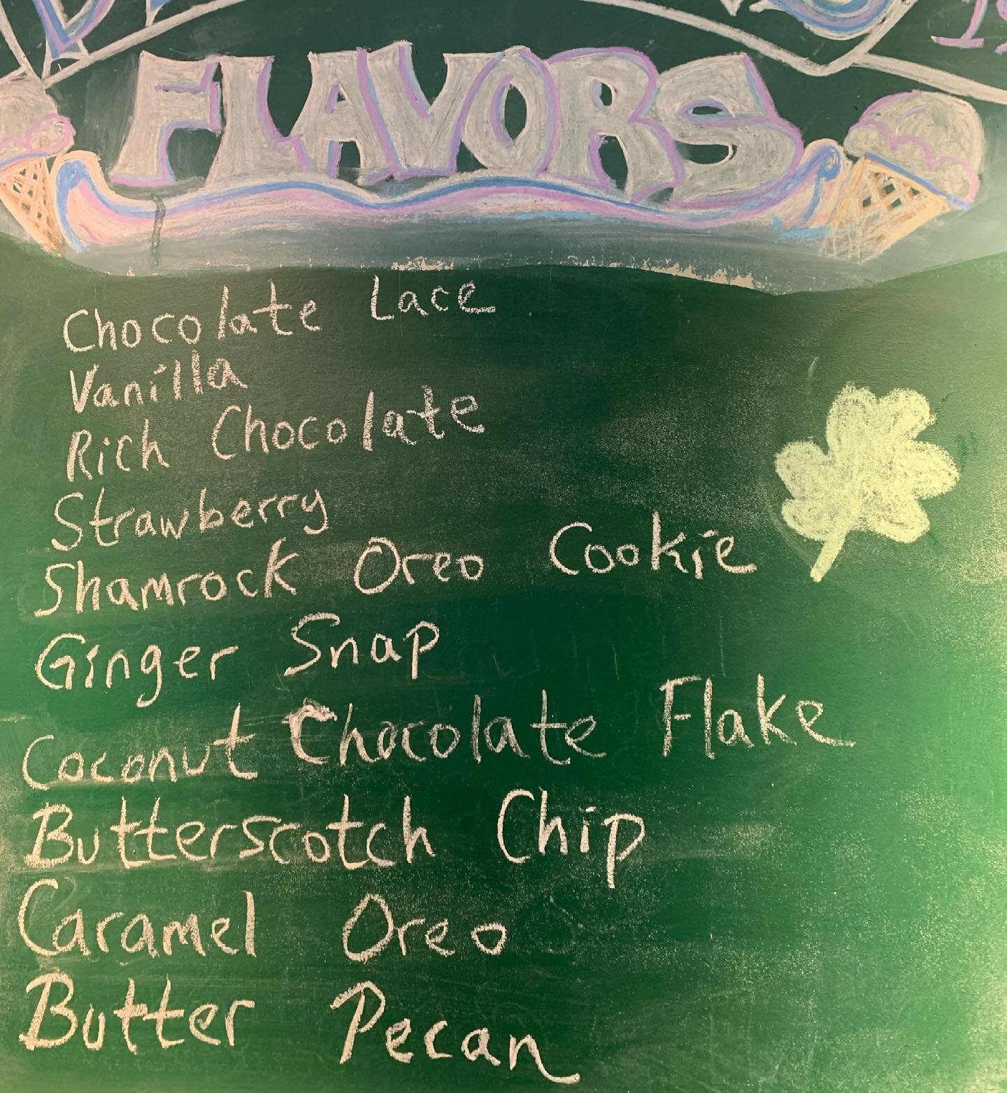HAPPY ☘️ ST. PATRICK&rsquo;S DAY!! 
Our artisan ice cream maker prepared a special flavor to help celebrate.  A green mint flavored ice cream with Oreo cookies.... yummy right?!!! Would make an awesome milkshake too! #minticecream #oreoicecream #happ