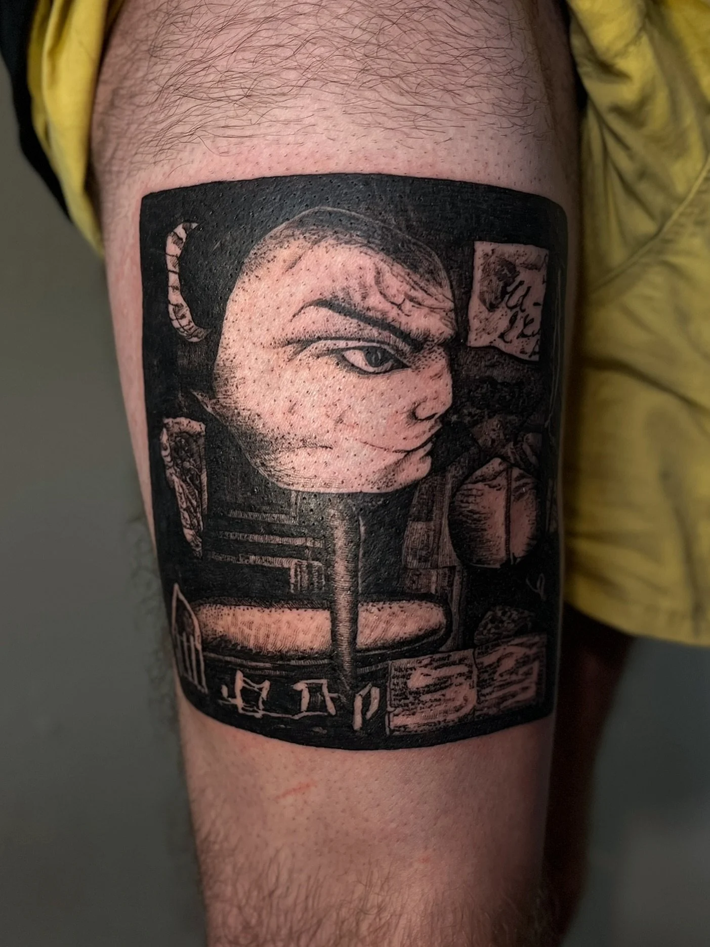 The man in the moon 🌗
#collagetattoo #contemporarytattoo #mixedmediatattoo #pdxtattoo #pnwtattoo #portlandoregontattoo #pdxtattooartist #seattletattoo #bayareatattoo #eugenetattoo #qttr