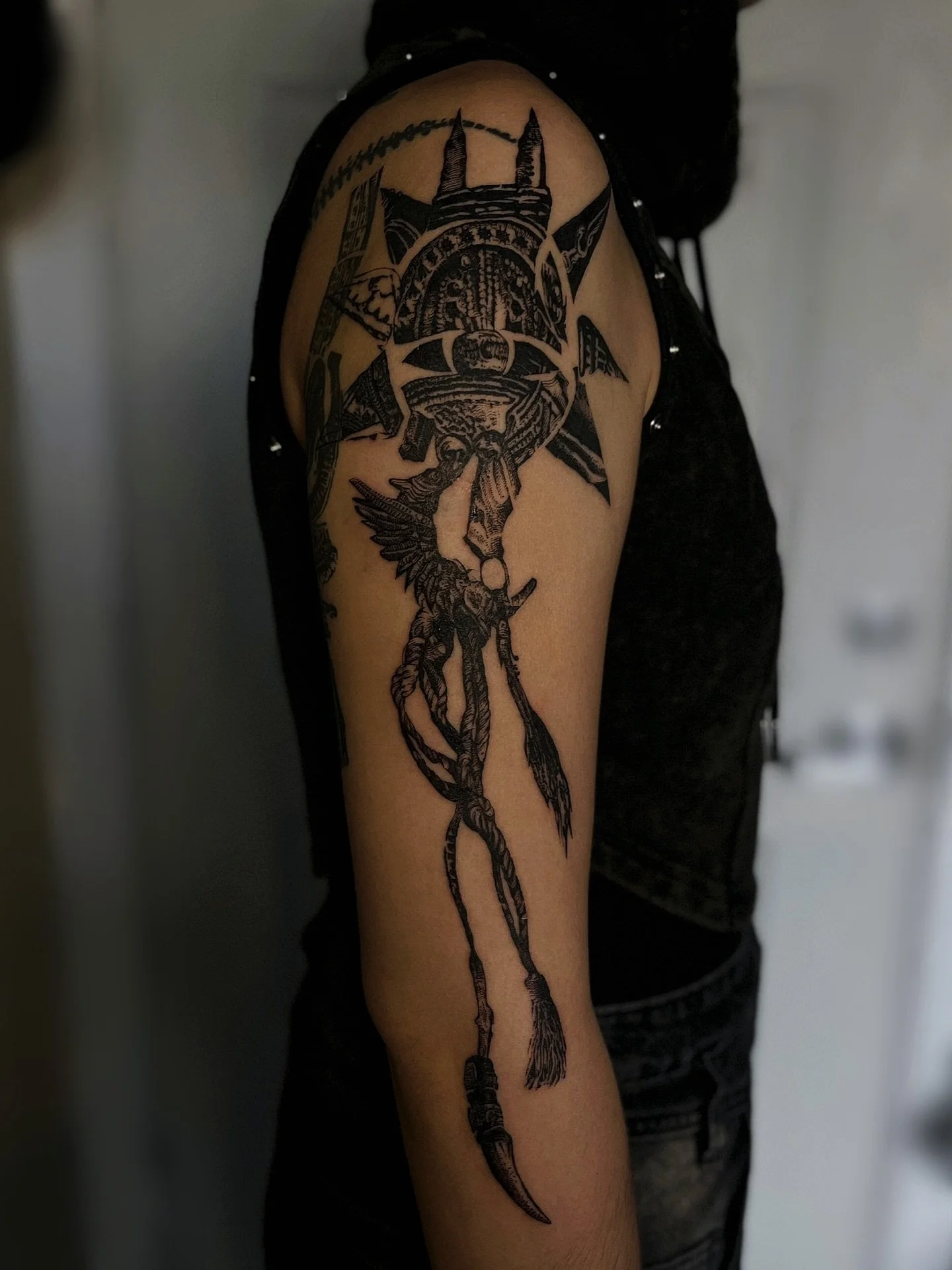 4.5 hour luck charm for @maiyashu.pokes 🏴&zwj;☠️thank you always, Shu! 
#collagetattoo #contemporarytattoo #mixedmediatattoo #pdxtattoo #portlandoregontattoo #pdxtattooartist #seattletattoo #bayareatattoo #eugenetattoo #trinkettattoo #qttr