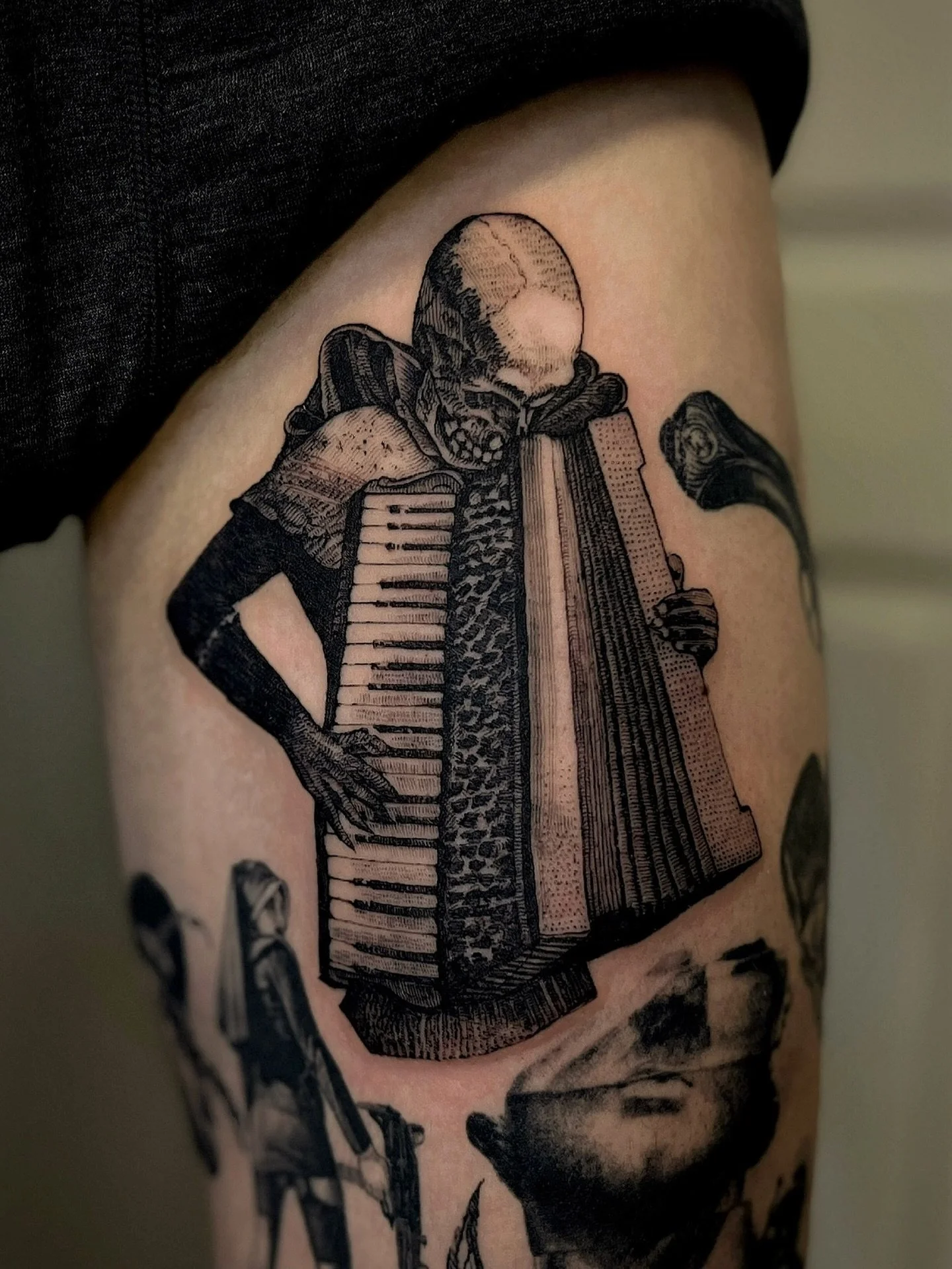 Wiggly adaptation of &ldquo;Man With Accordion&rdquo; by Victor Delhez (1949) 
#etchingtattoo #blackworktattoo #finelineblackwork #pdxtattoo #pdxtattooartist #portlandoregontattoo #portlandoregontattooartist #seattletattoo #bayareatattoo #eugenetatto