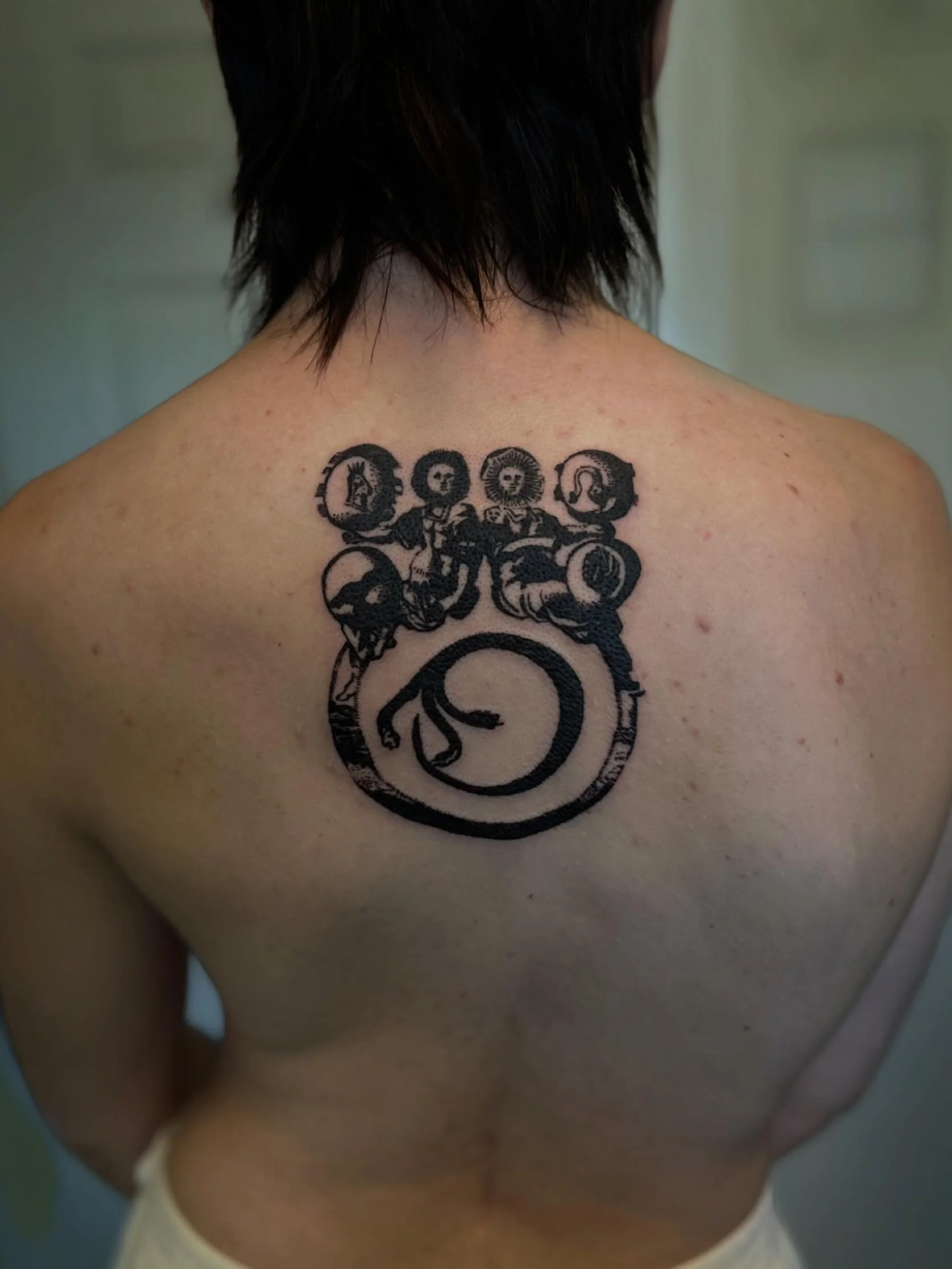 Circle of Earth 🔹🌞
#pdxtattoo #portlandoregontattoo #medievaltattoo