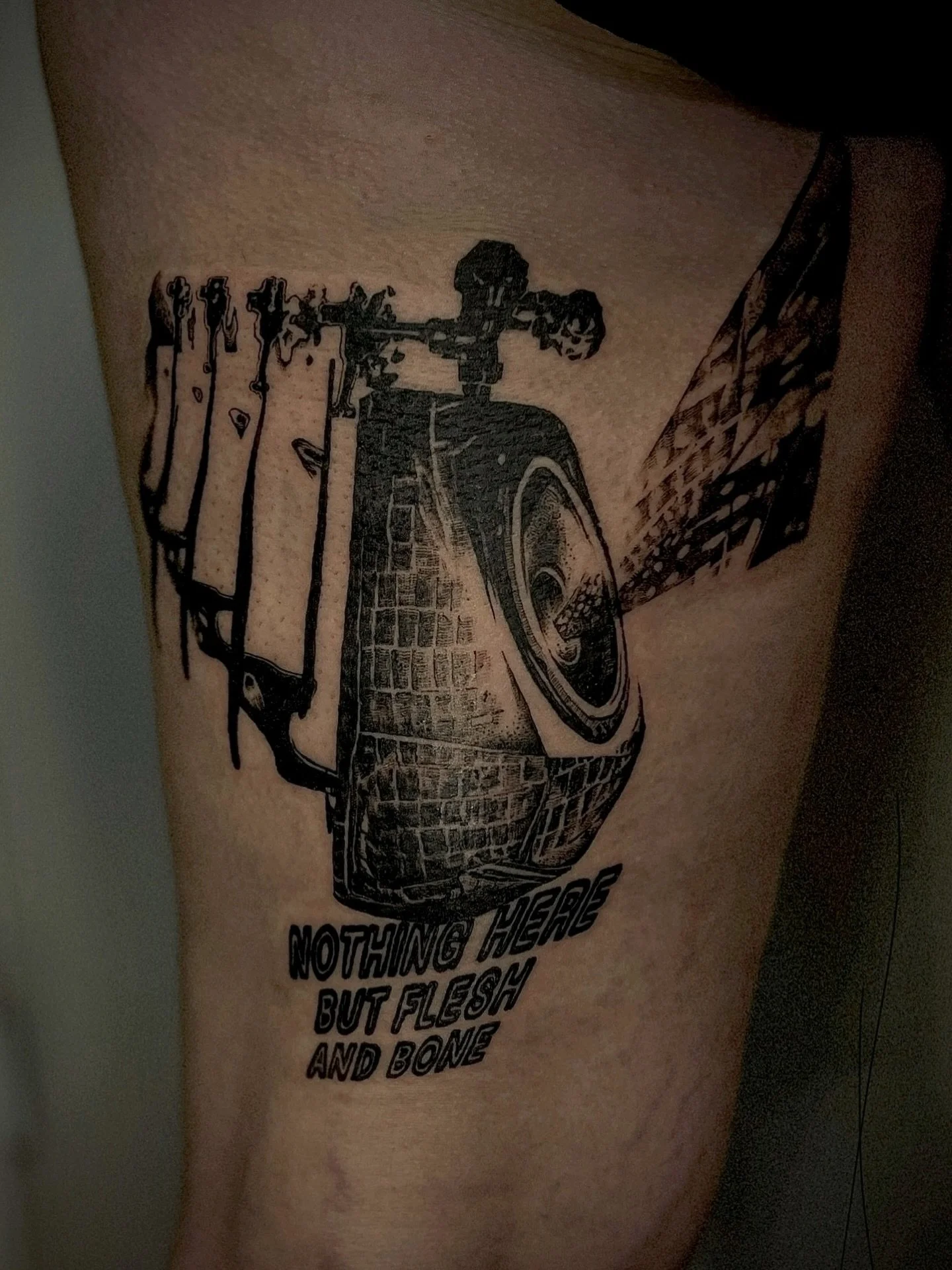 Hagiographic Transformational Freedom Disco urinal a la George Michael&rsquo;s &ldquo;Outside&rdquo; . What a project, thank you ⚡️
#portlandoregontattoo #pdxtattoo #pdxtattooartist #pdxart #qttr