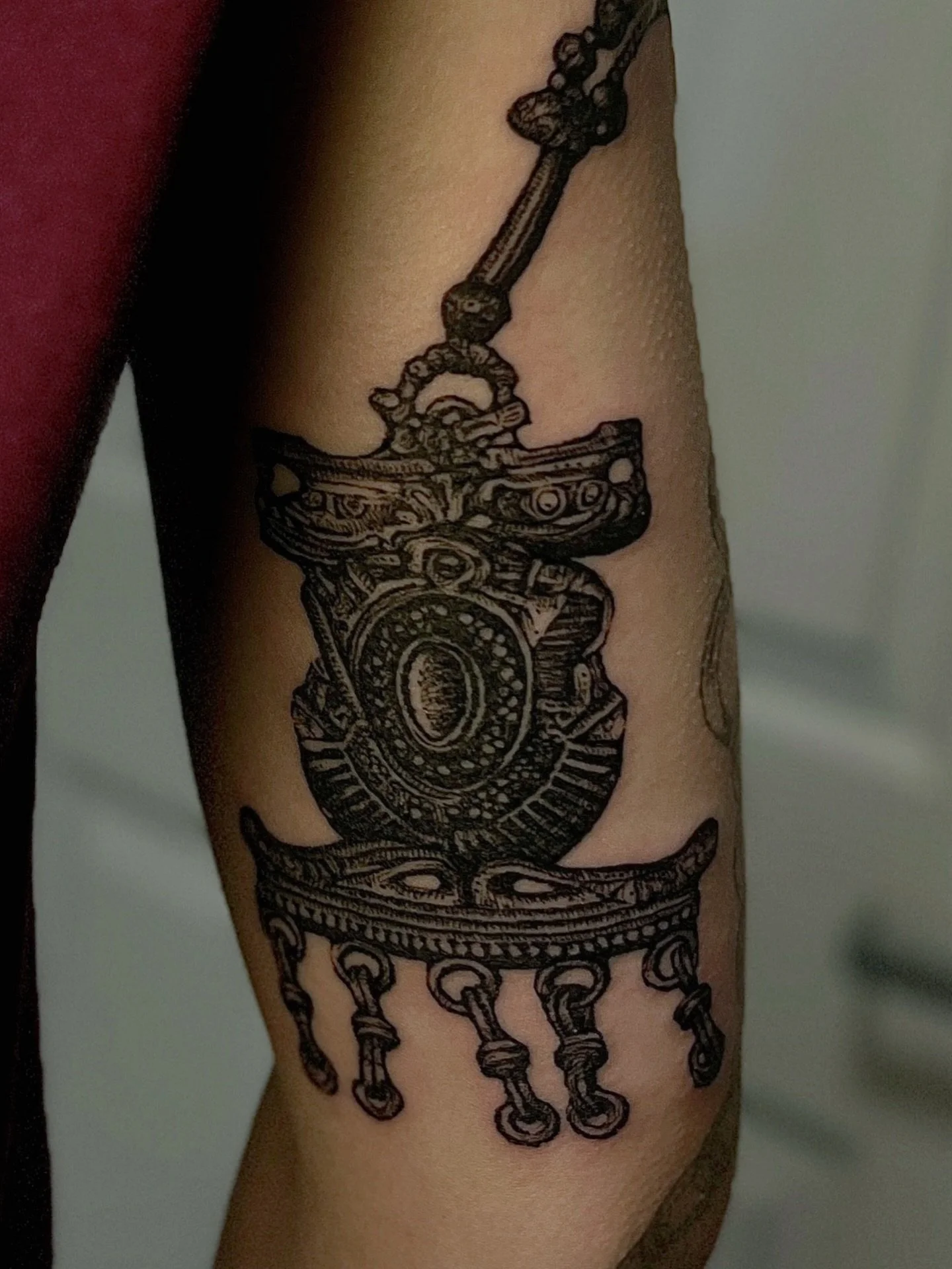 More Jewelry now!! (March books open soon 🌋) 
#ornamentaltattoo #pdxtattoo #pdxtattooartist #portlandoregontattoo #collagetattoo