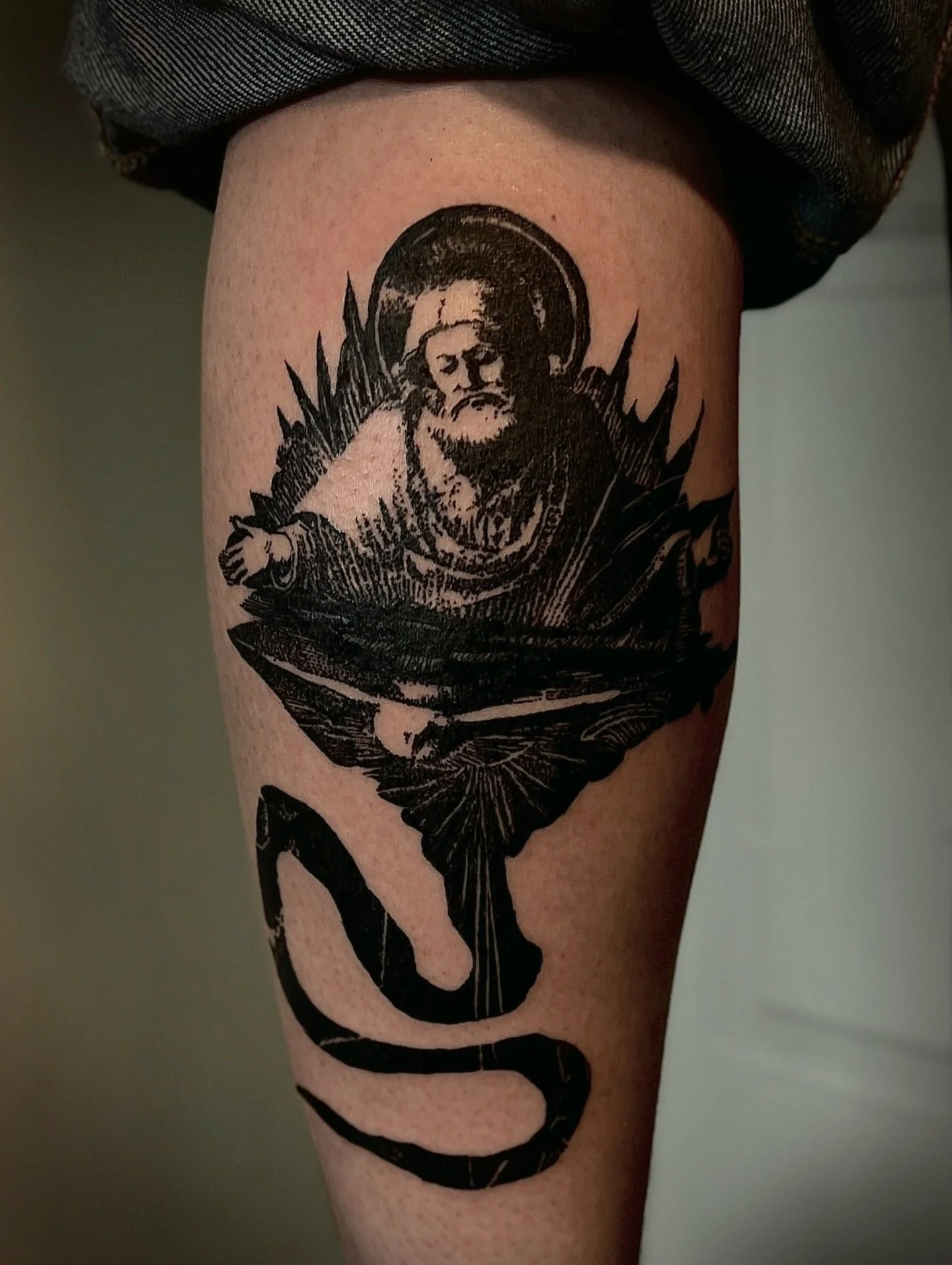 Million year old man 
(Adaption of a section of &ldquo;Mystical Nativity&rdquo; by Filippo Lippi) 
#finelineblackwork #etchingtattoo #pdxtattoo #pdxtattooartist #portlandoregontattoo #seattletattoo #bayareatattoo #eugenetattoo #pnwtattoo #qttr