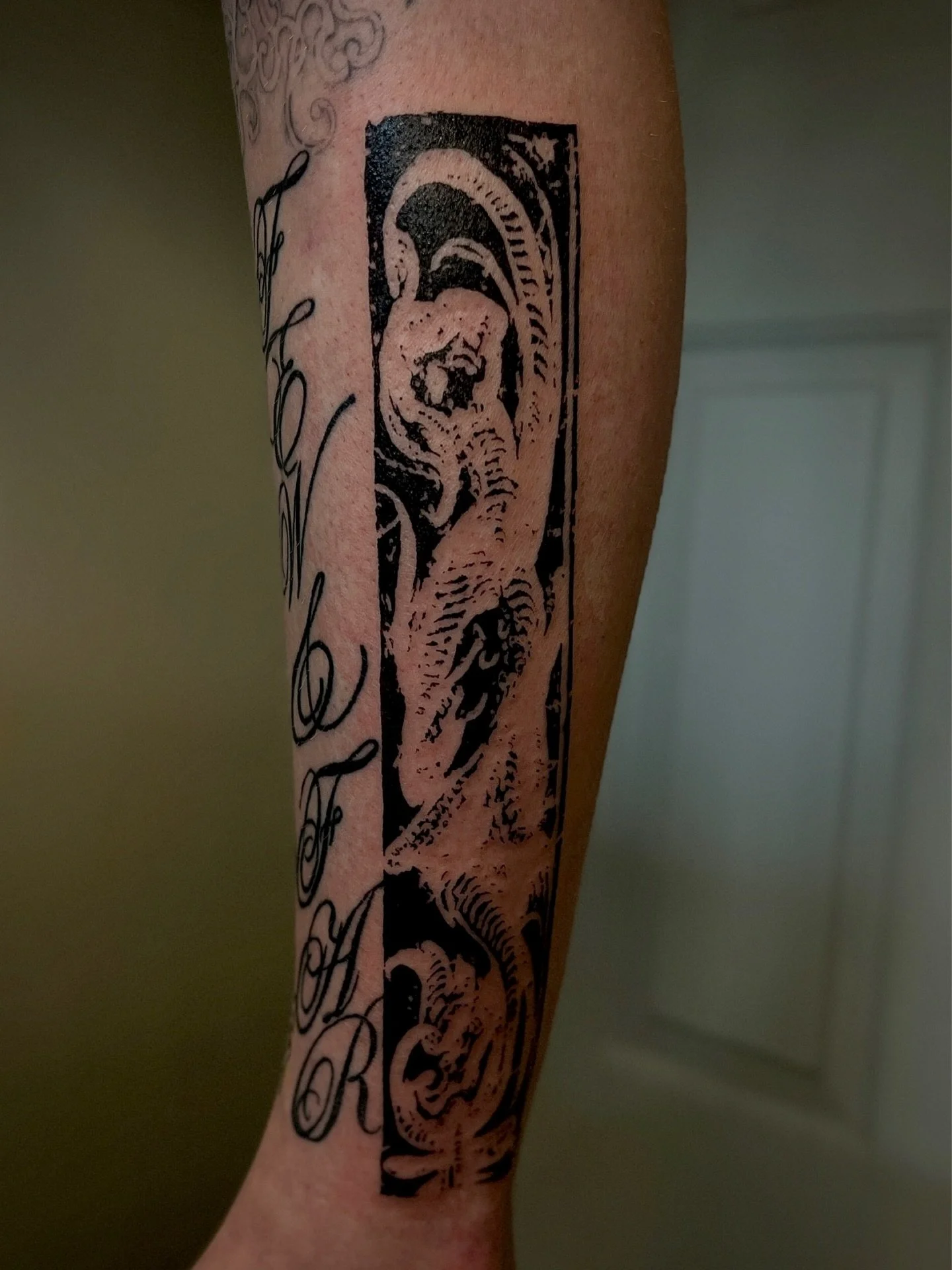 Dragon bookmark as my half of a trade with @eternaladornment 🔹 
#ornamentaltattoo #pdxtattoo #pdxtattooartist #portlandoregontattoo #qttr