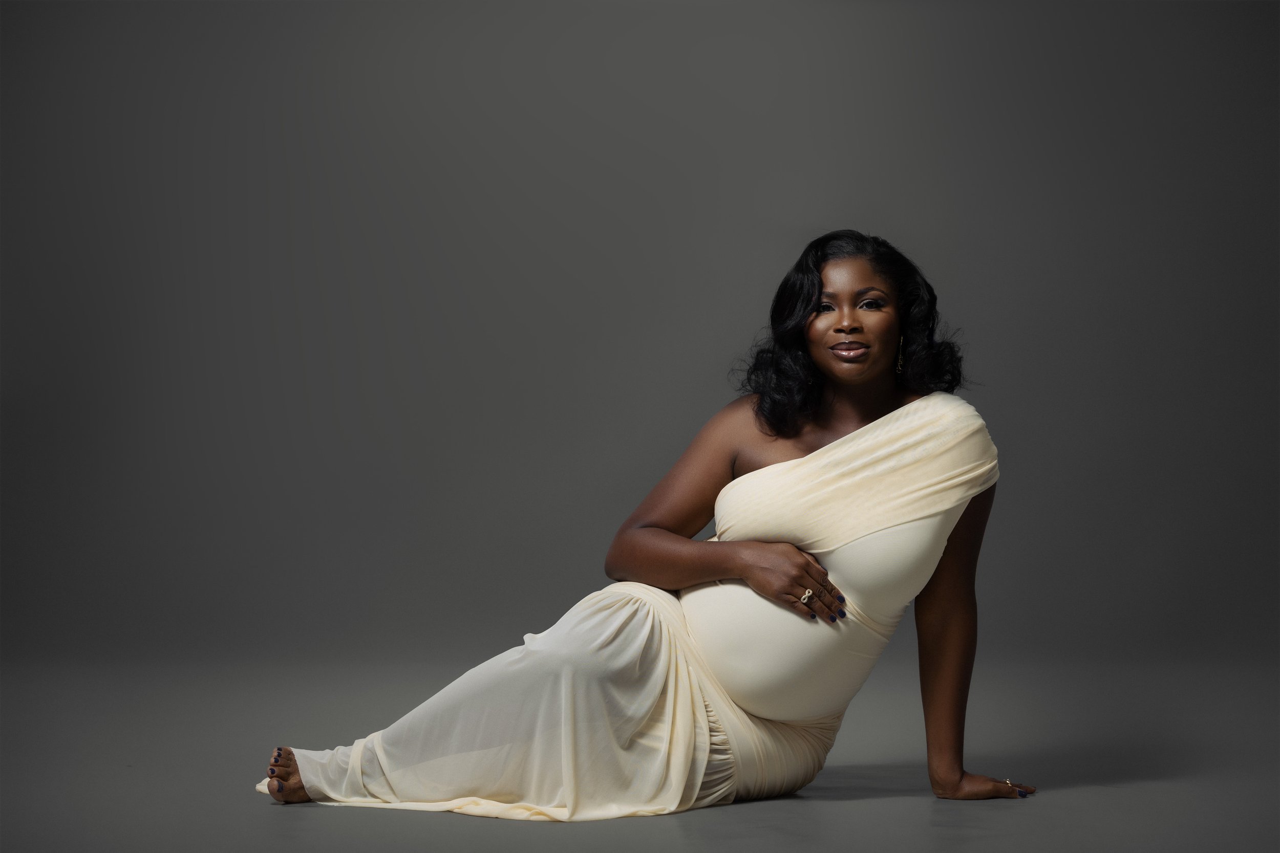 Studio Maternity Session With Two Beautiful Looks — Royal Line Photography