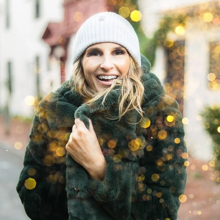 Merry Christmas Eve...🎄🎁 🎅 
⠀
Sending you and those you love a holiday full of wonder, gratitude, and just a little bit of magic (ok, a lot of magic).
⠀
To those who made my 2020 just a little more magical, I see you, I appreciate you, I adore you