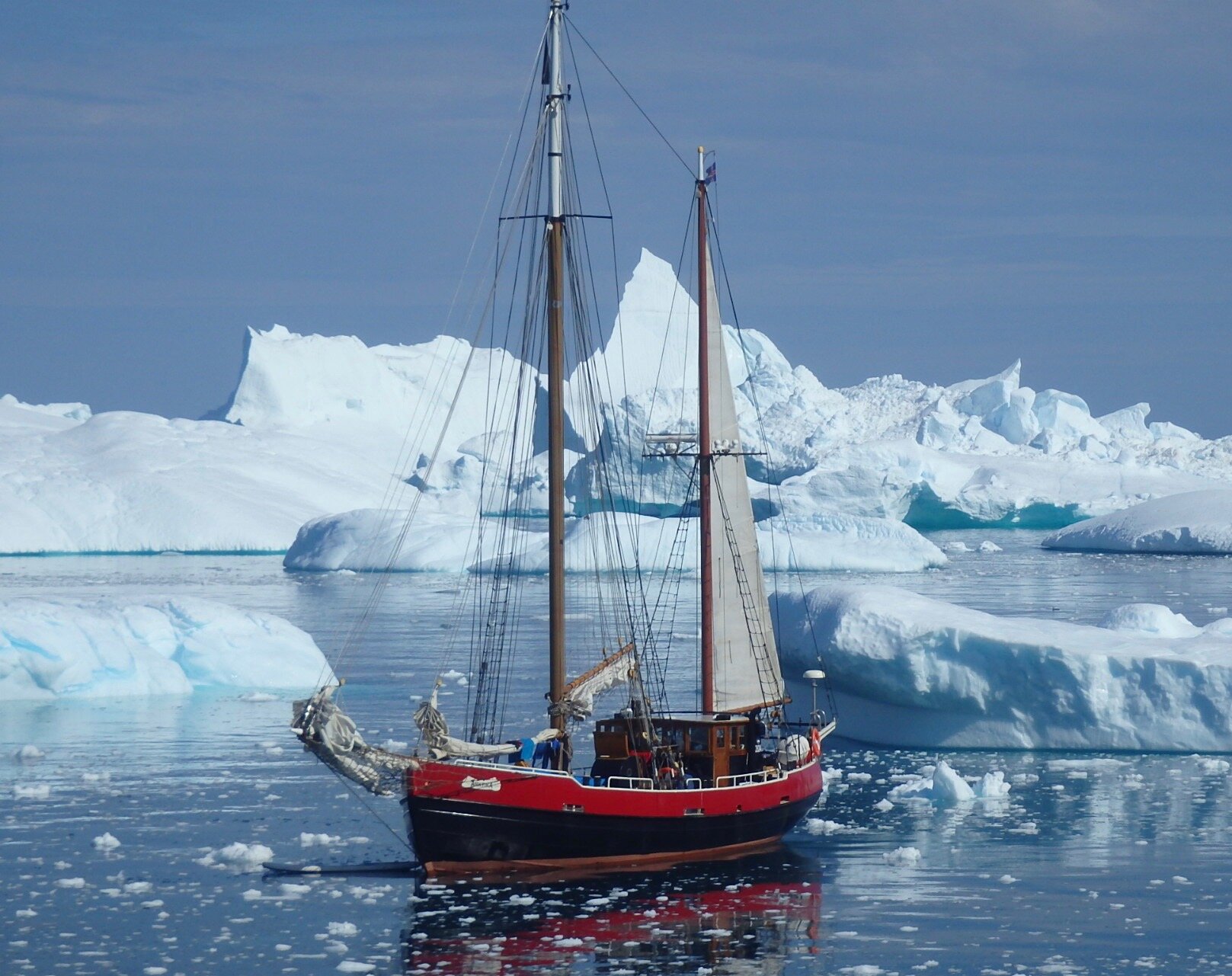 Expedition vessel Byr in the Arctic