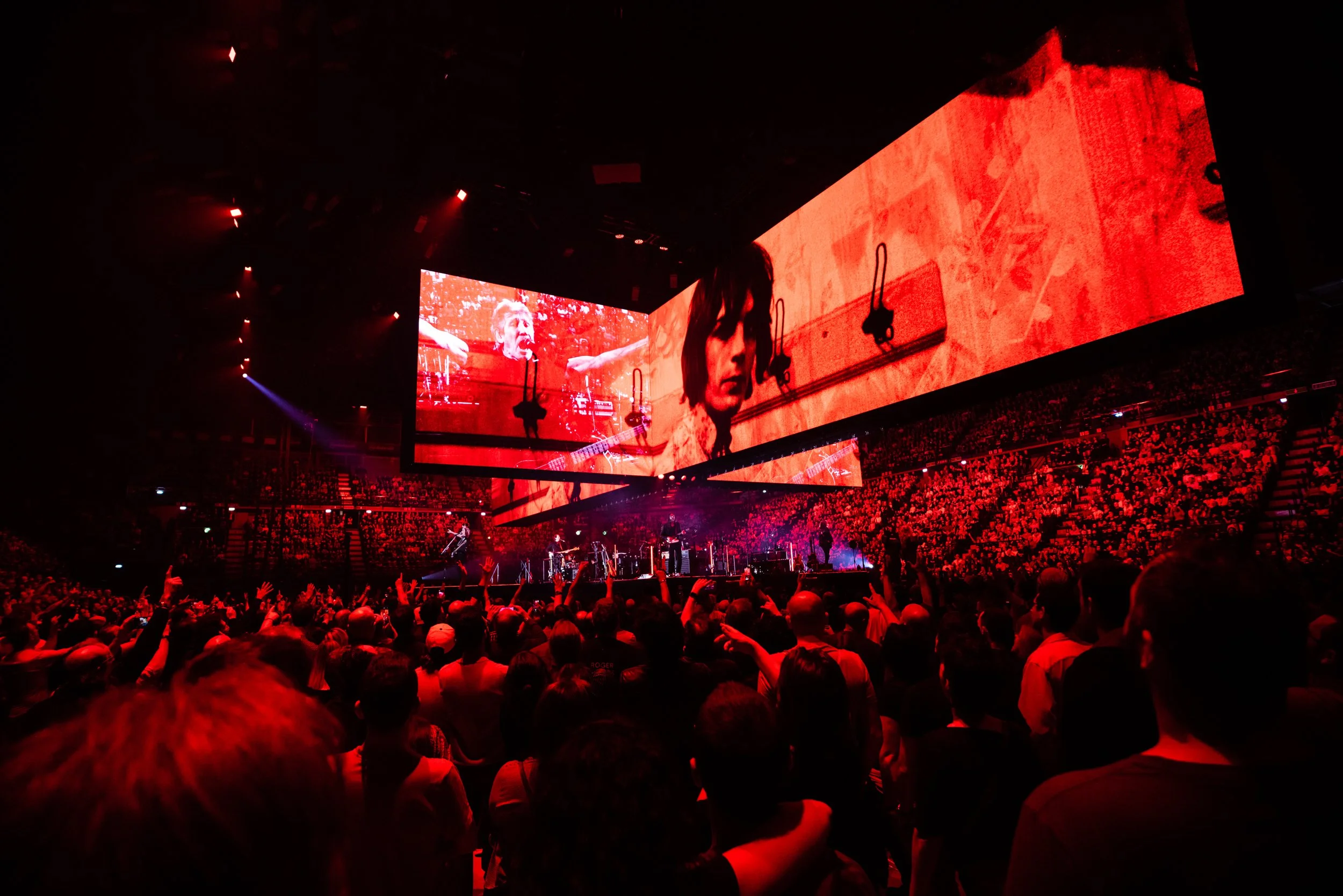 Roger Waters Tour - in the round LED in the shape of a cross, delivered by Universal Pixels