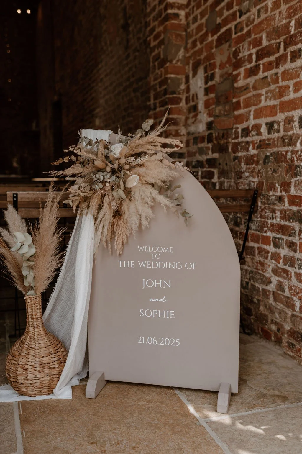 the-riverlands-wedding-welcome-sign.jpg