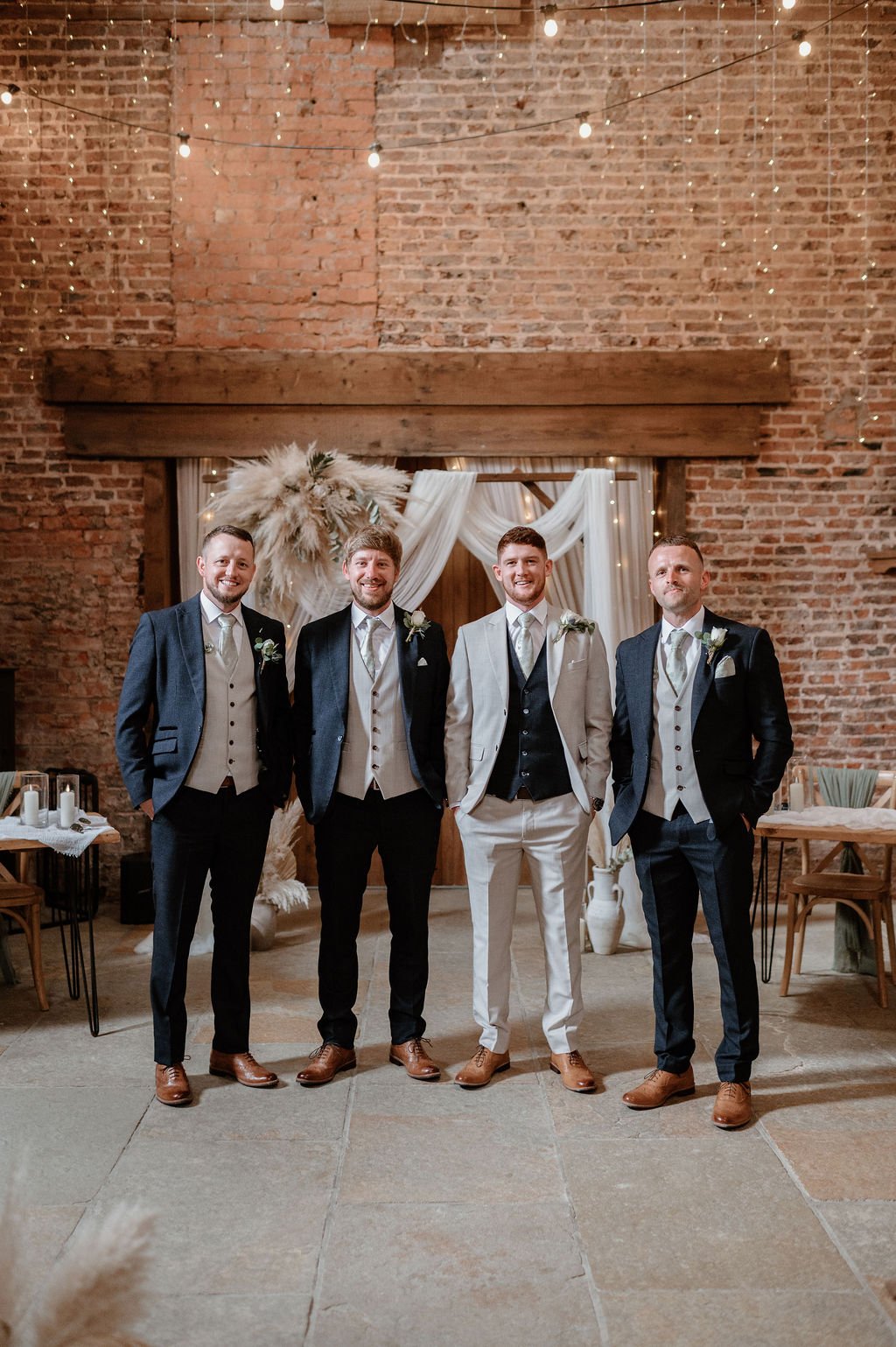 the-riverlands-photographer-groomsmen.jpg