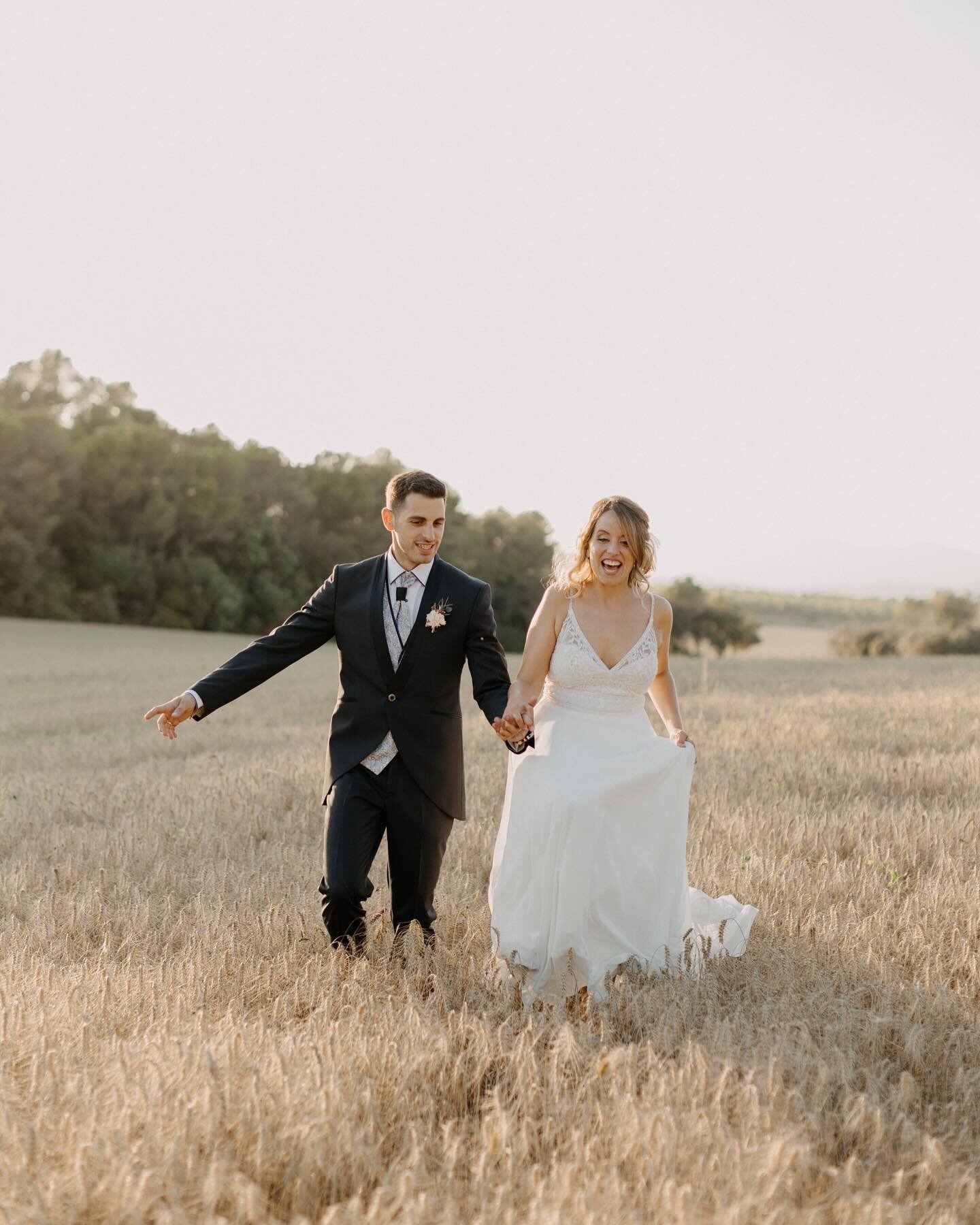 La complicitat de la Txell i en Mart&iacute; ❤️
.
.
.
.
.
#bodaBarcelona #barcelonawedding #bodasbarcelona #bodagirona #bodasgirona #bodastarragona #bodalleida #bodatarragona #fotografobodabarcelona #parejas #pareja #love #fotografiaboda #fotografiad