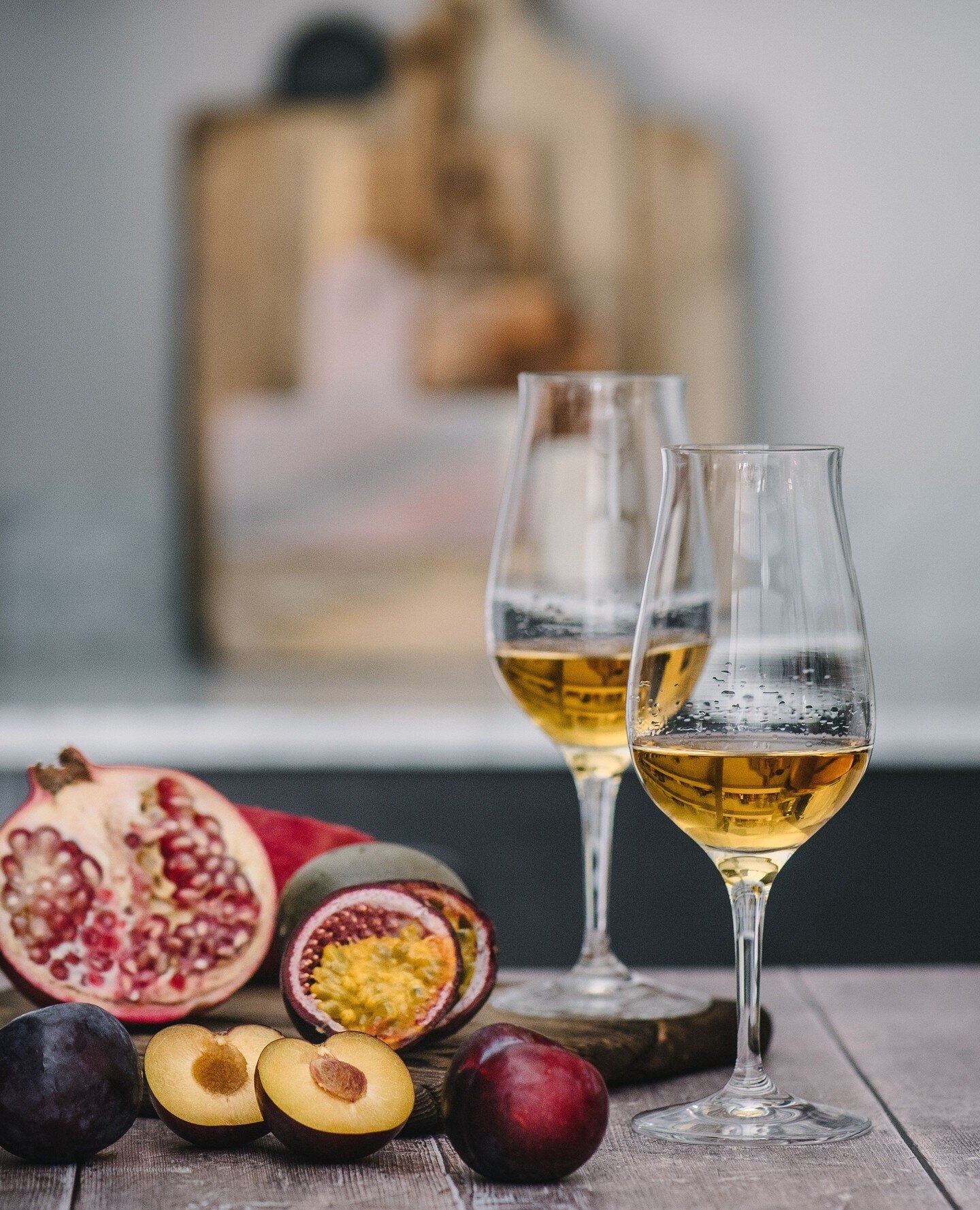 Happy Friday!🥃⁠
⁠
The weekend is here which means one thing, time to pour ourselves a dram. Let us know which Carn Mor you're currently enjoying right now?👇🏼⁠
-⁠
-⁠
-⁠
-⁠
-⁠
#carnmor #scotch #whisky #whiskey #singlemalt #familyreserve #strictlylim