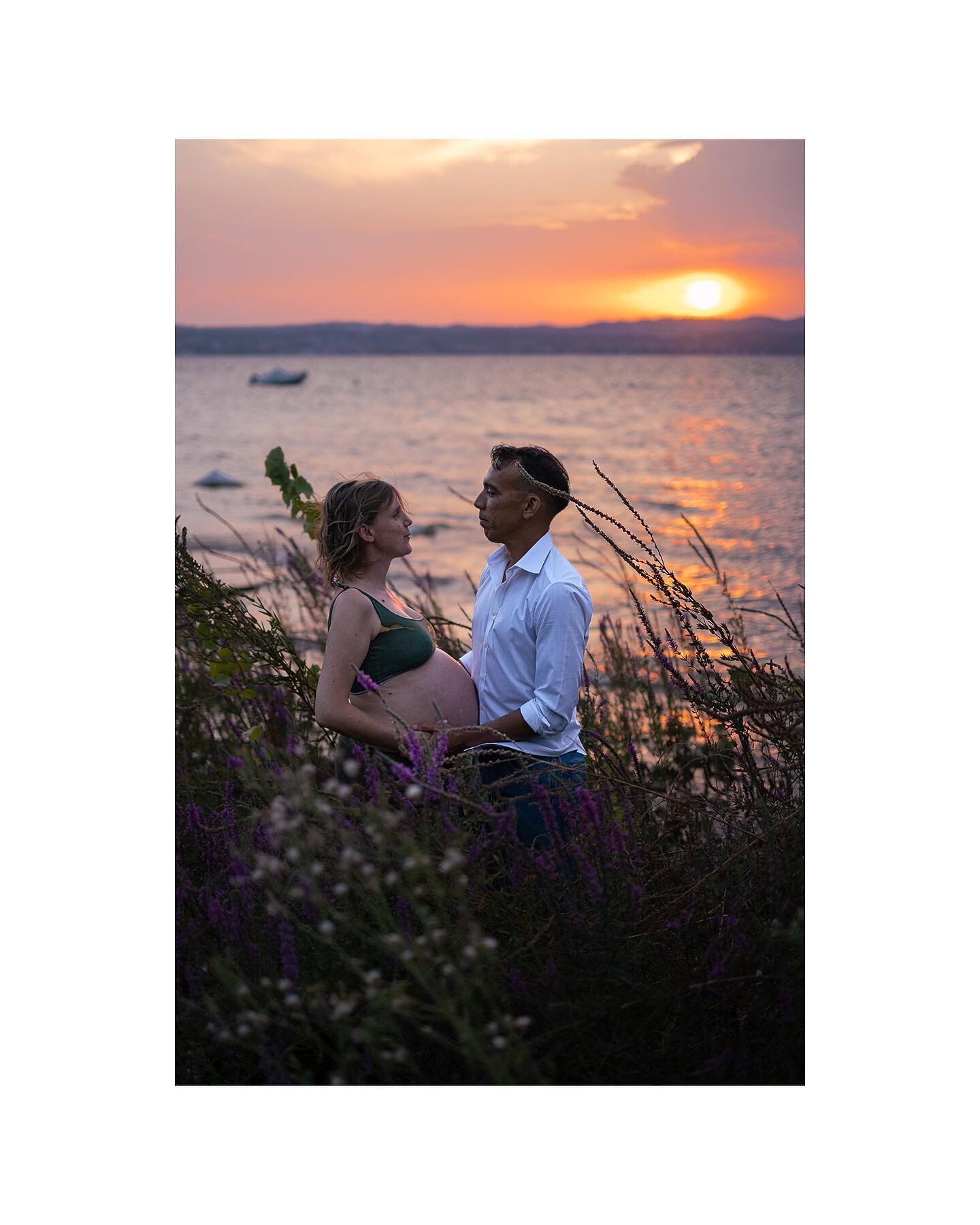 Capturing the journey of love and anticipation as the sun dips below the horizon in Sirmione, Lake Garda. A magical evening celebrating Bettina and Adrian's pregnancy in hues as beautiful as their love. ✨🌅👶 

#SunsetOfLove #ExpectingMagic #GardaGlo