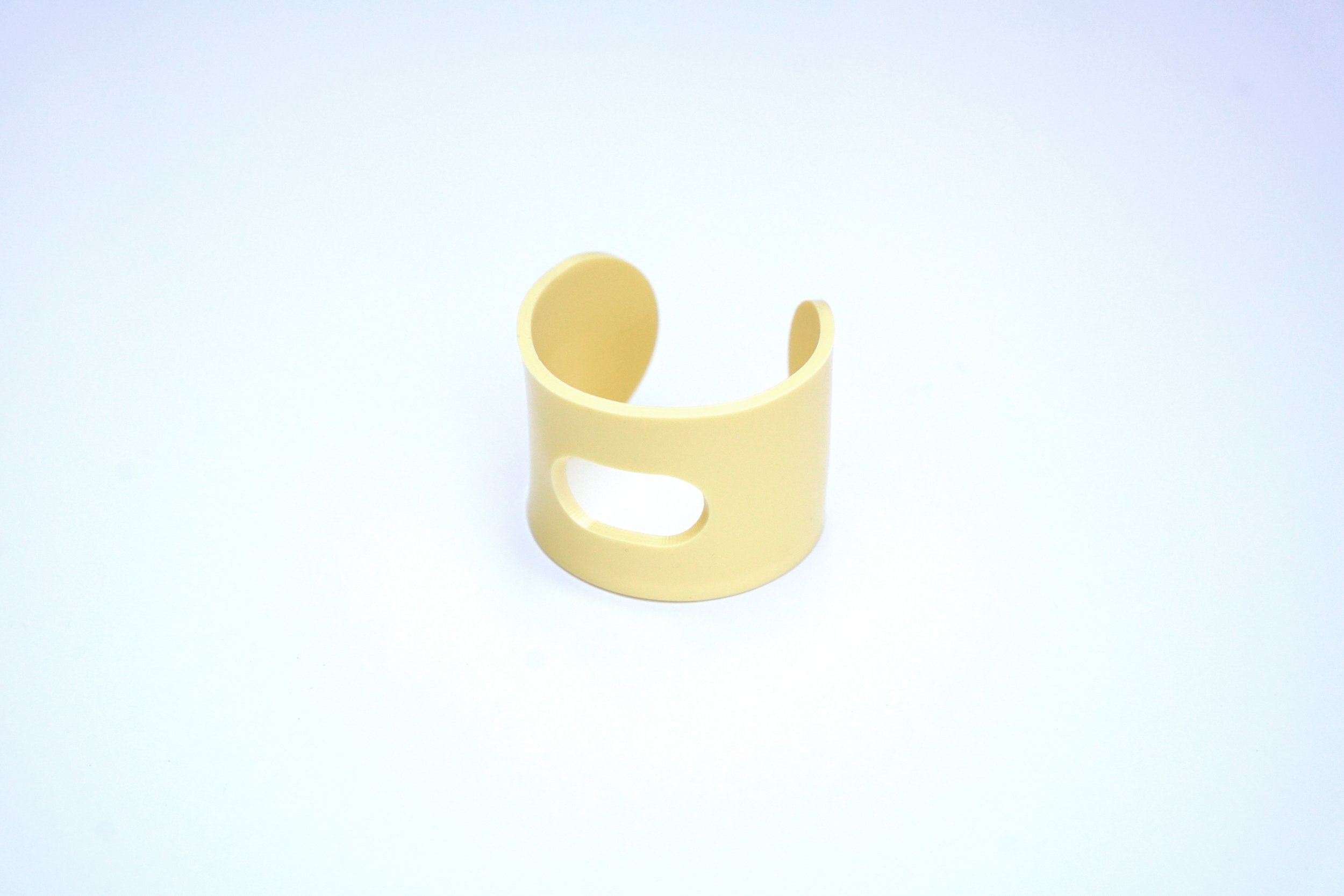 kinanu-AW-21-brazalete-metacrilato.jpg