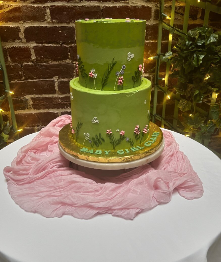 A garden oasis for a garden theme baby shower 🍼👶🏻🎀. The lemon sponge cake had a mixed berry buttercream filling and hand piped garden flowers. 
.
.
.
#gardenthemecake #babyshowercake #itsagirl🎀 #bostonpastrychef #pastrychefsofinstagram #lemonber