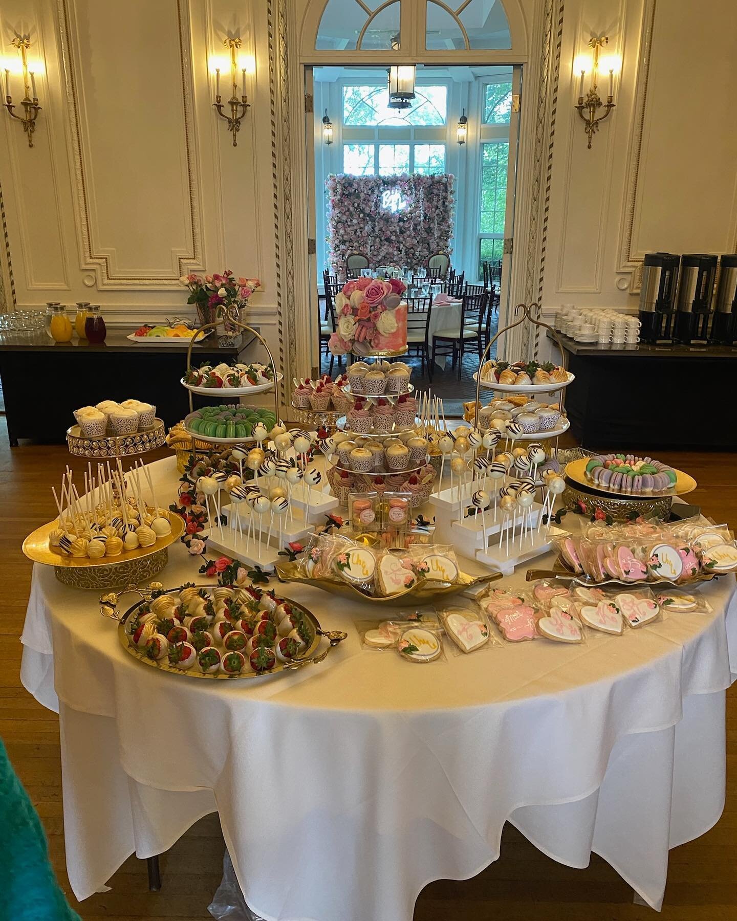 This post is a special one!
Baked my bride to be @akever1 for her bridal shower at the beautiful @tuppermanor all her favorite desserts. We had chocolate and coconut cake pops, assorted macarons, limoncello raspberry cupcakes, chocolate covered straw