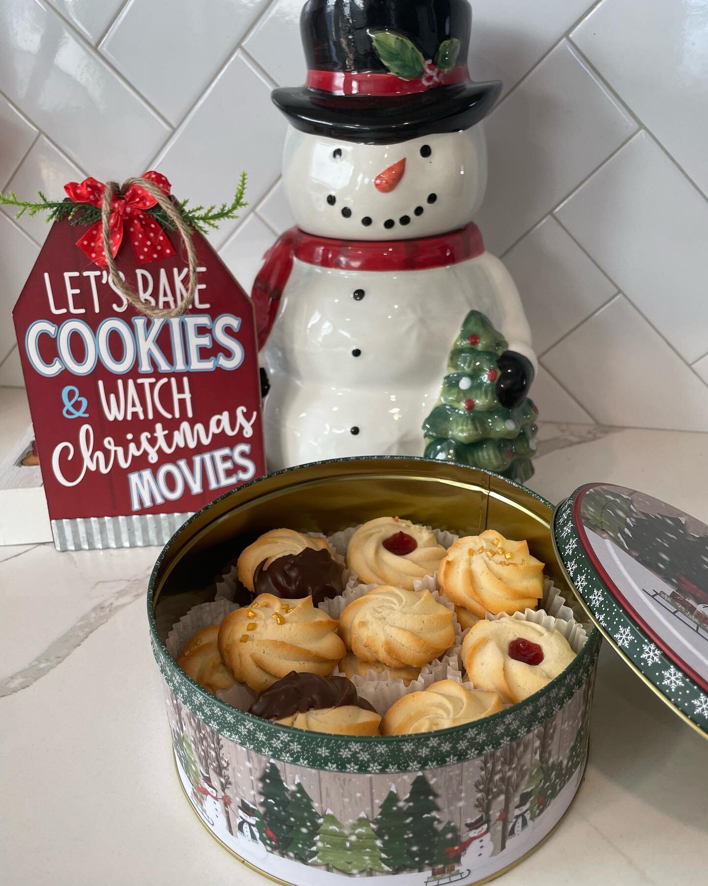 Holiday cookie tin filled with an assortment of buttter cookies. Order yours today by December 20th! Follow link in bio and click holiday shop! #buttercookies #holidaytin #bostonpastry #shoplocal