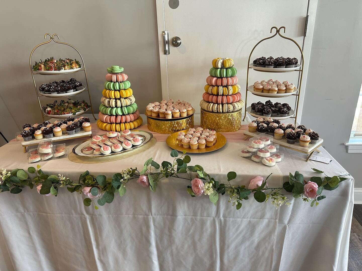 Congrats to the bride to be! @niz1207  had some fun this weekend with the spring themed display of macarons, chocolate covered strawberries, and mini cupcakes. 
 
 
 
 #pastry #bridalshowerdesserts #springdesserts #pastrychefsofboston #macarons #cupc