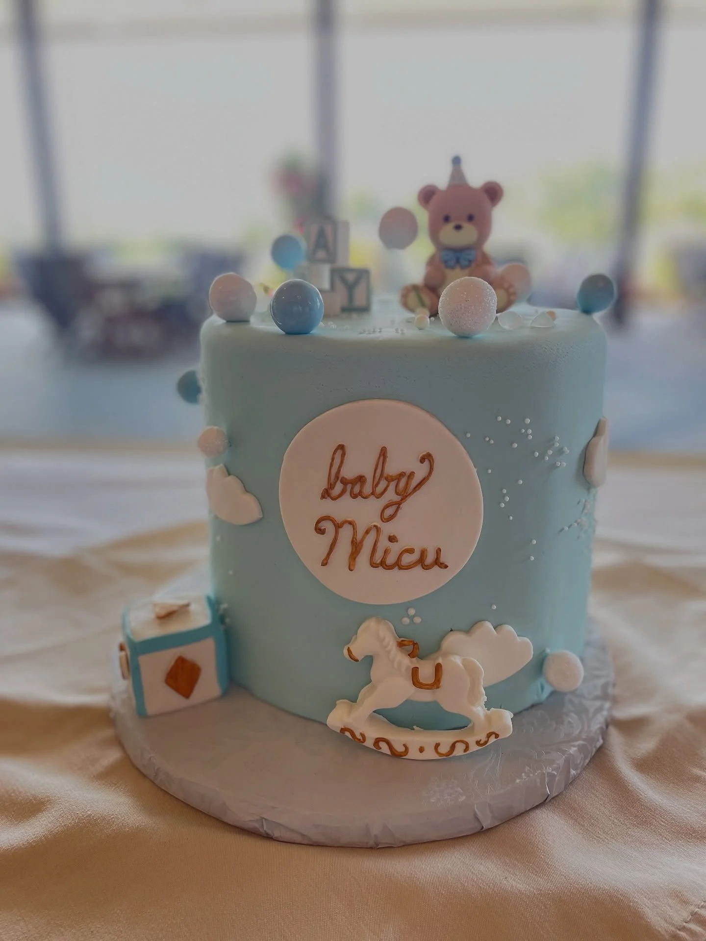 ✨ Congratulations, @leafemino ✨ We were beary excited to create this sweet spread for your special day &mdash; a decadent red velvet cake with buttercream frosting, paired with vanilla cake pops topped with adorable sugar teddy bears. 🐻💙