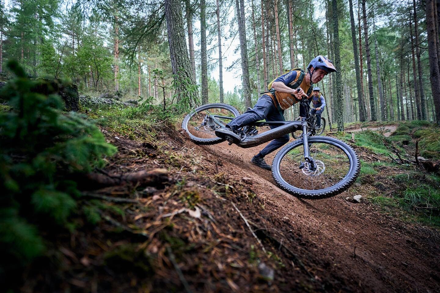 Seeing all the photos from @dmbins Scottish MTB conference this week is serving a serious bout of FOMO this morning. 

Here&rsquo;s a shot from @dougsphotog from a few months ago on some of Aberdeenshire&rsquo;s gold in Aboyne. It&rsquo;s a must ride