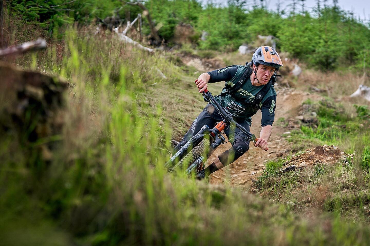 Eyes closing in on the weekend! 

@christo_g enjoying the flowy trails in Dunoon. 

@dougsphotog 📸 

#scotlandmtb #dunoon #ukmtb #travelguide #thecontourcollective
